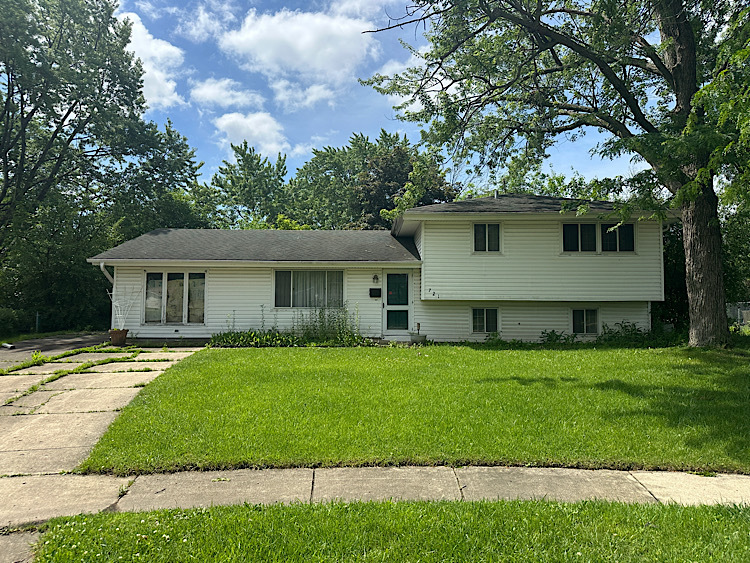 721 Grace Court, Schaumburg IL 60193