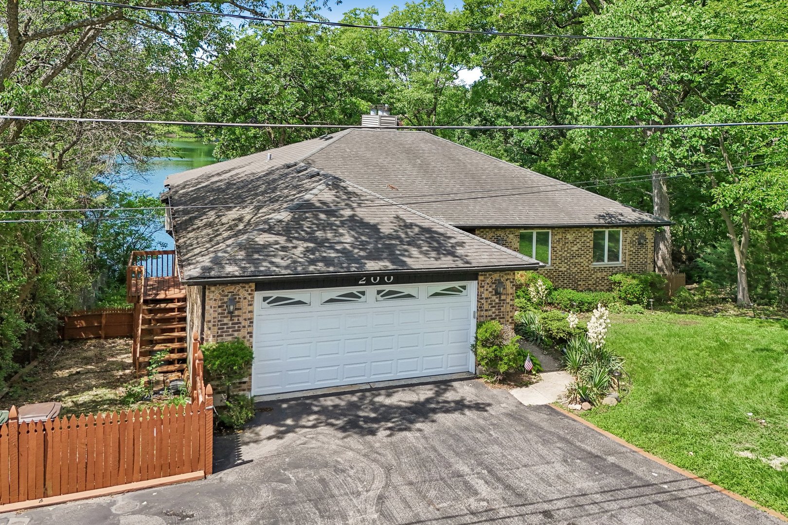 200 N Shore Drive, Oakwood Hills IL 60013