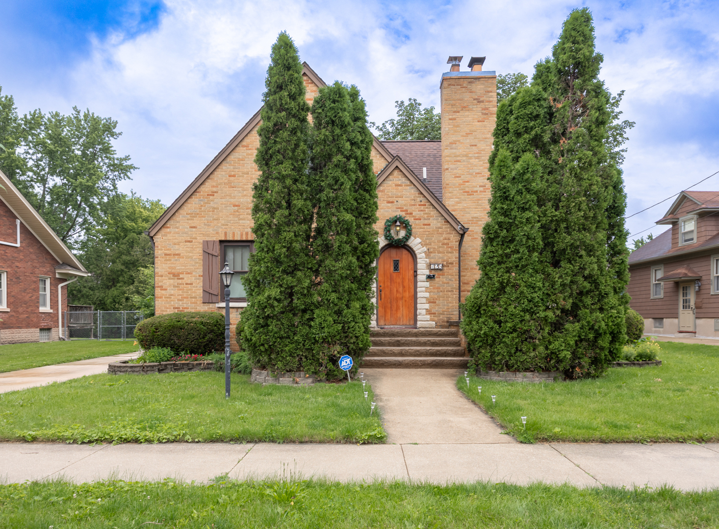 725 Augusta Avenue, Elgin IL 60120