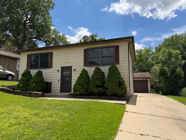 907 Houston Avenue, Elgin IL 60120
