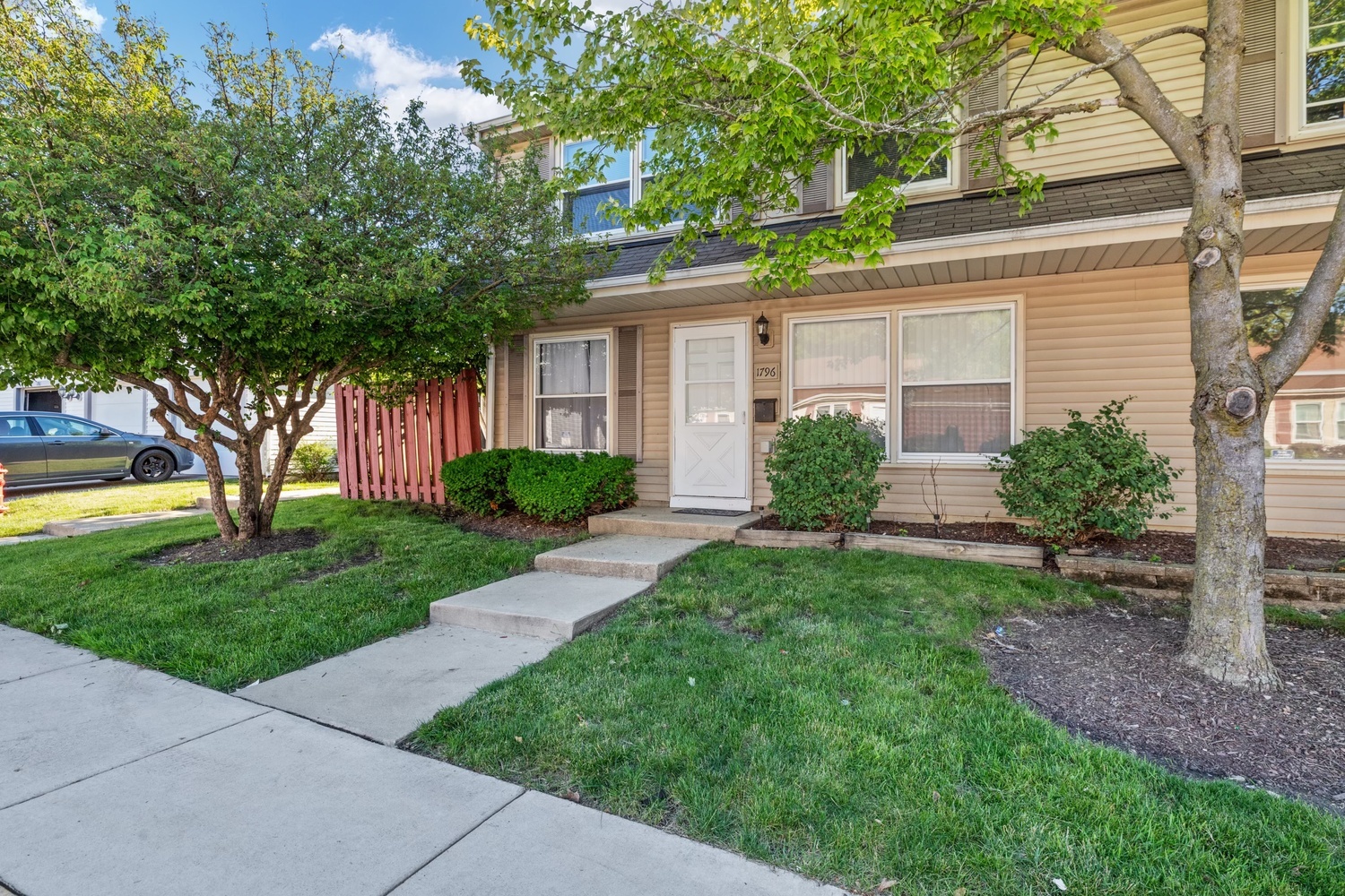 1796 Queensbury Circle, Hoffman Estates IL 60169