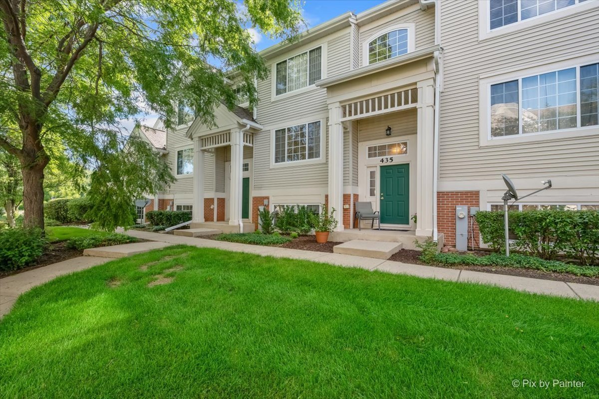 435 Cary Woods Circle Unit 435, Cary IL 60013
