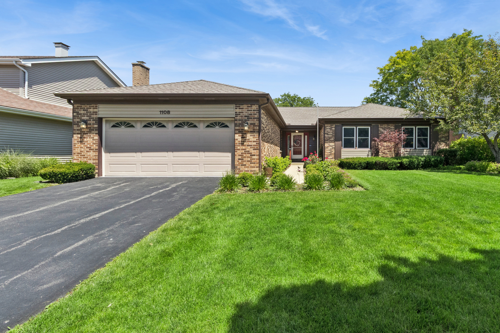 1108 E Oxford Lane, Arlington Heights IL 60004