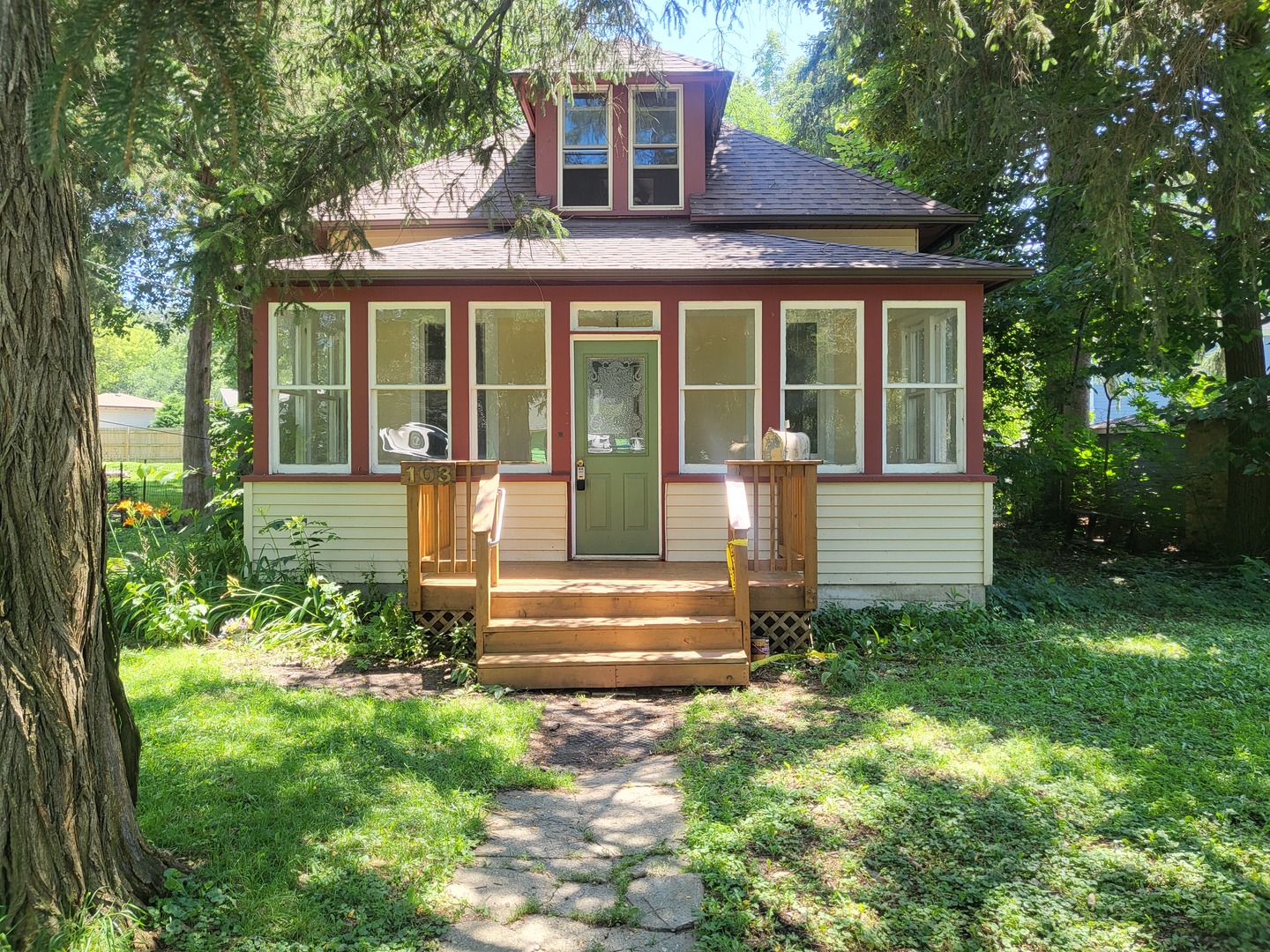 103 Center Street, Fox River Grove IL 60021