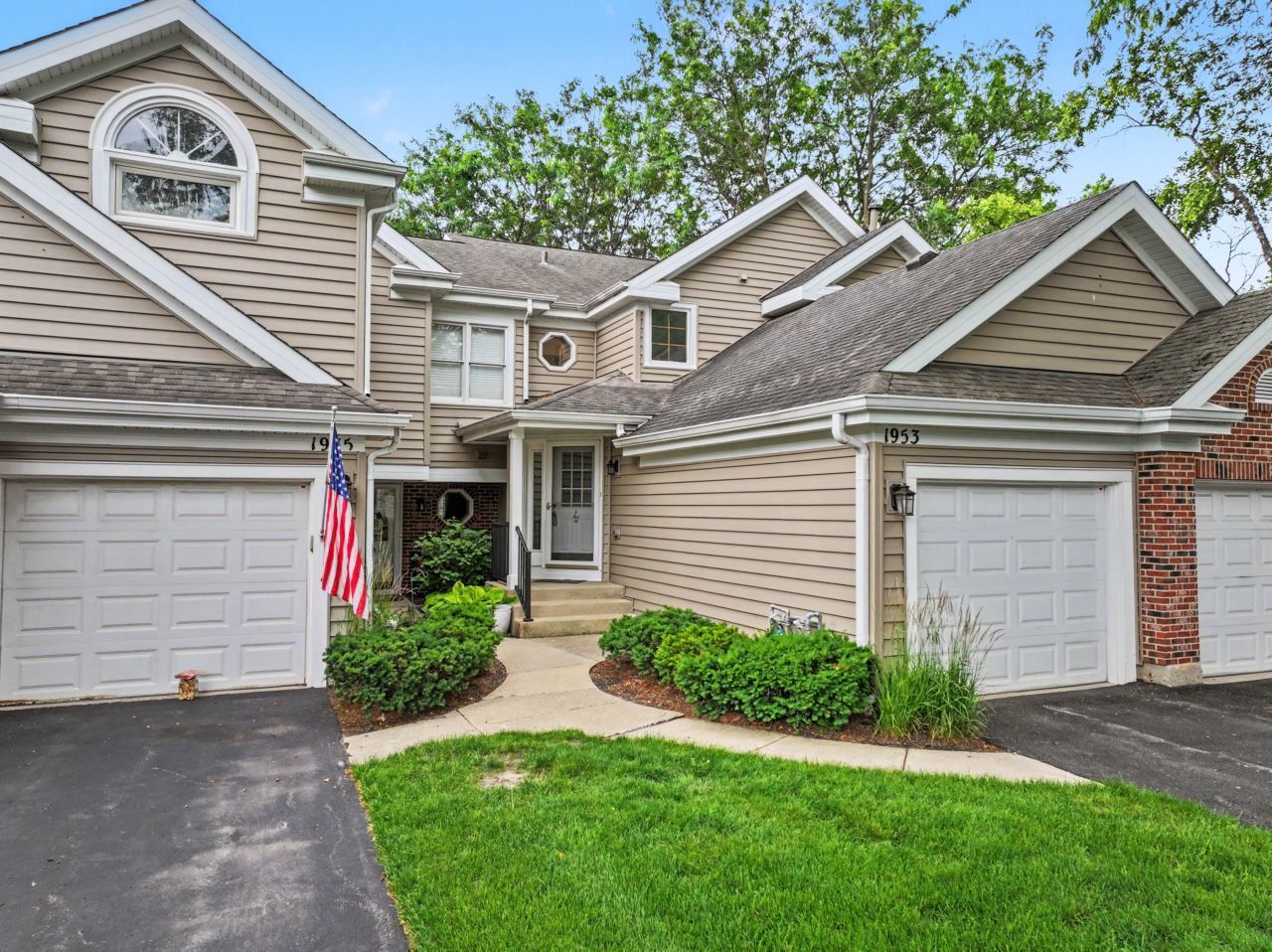 1953 N Coldspring Road, Arlington Heights IL 60004