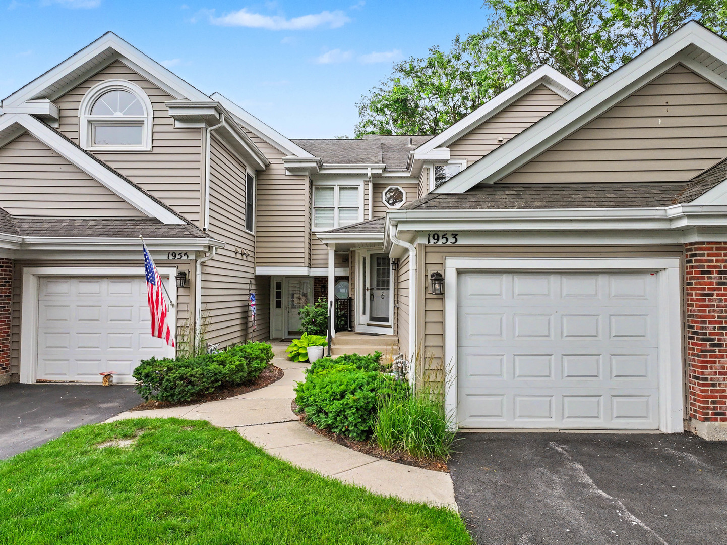 1953 N Coldspring Road, Arlington Heights IL 60004