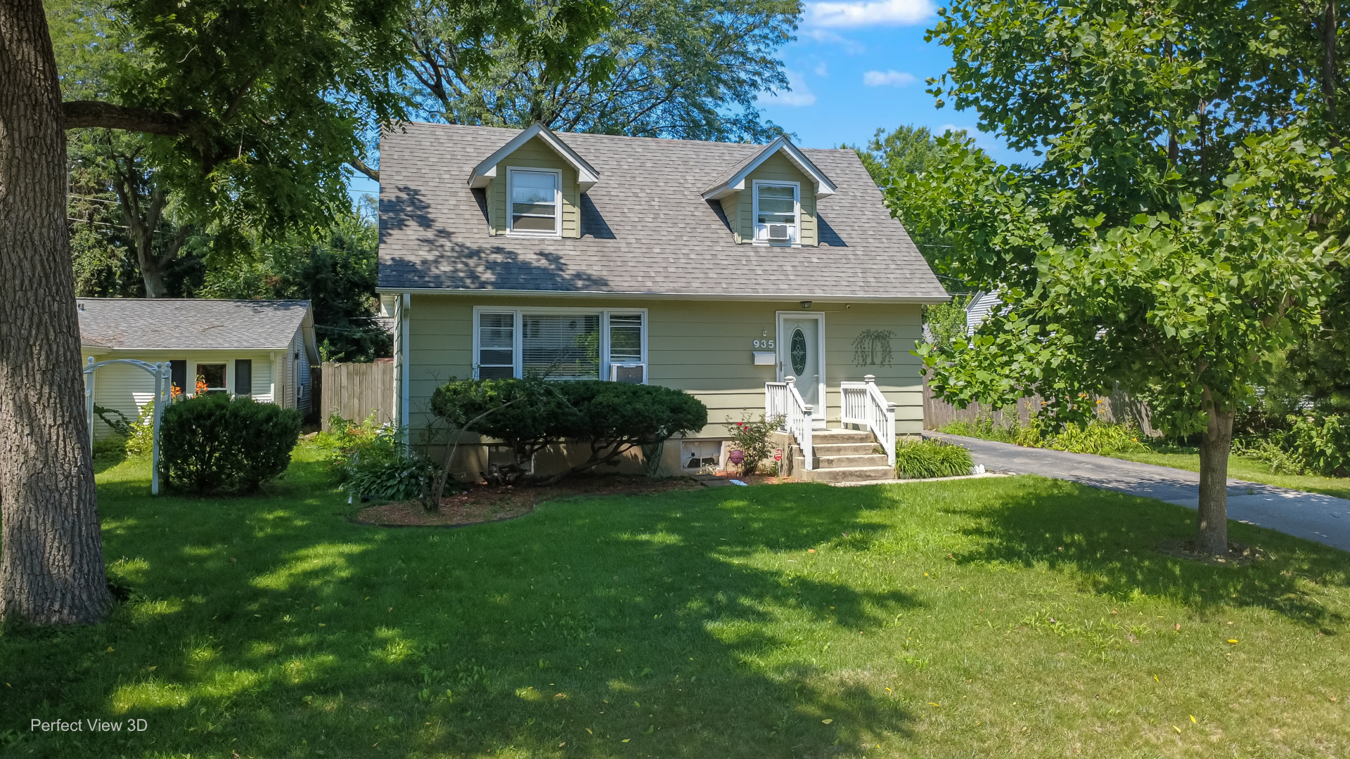 935 N Webster Street, Naperville IL 60563