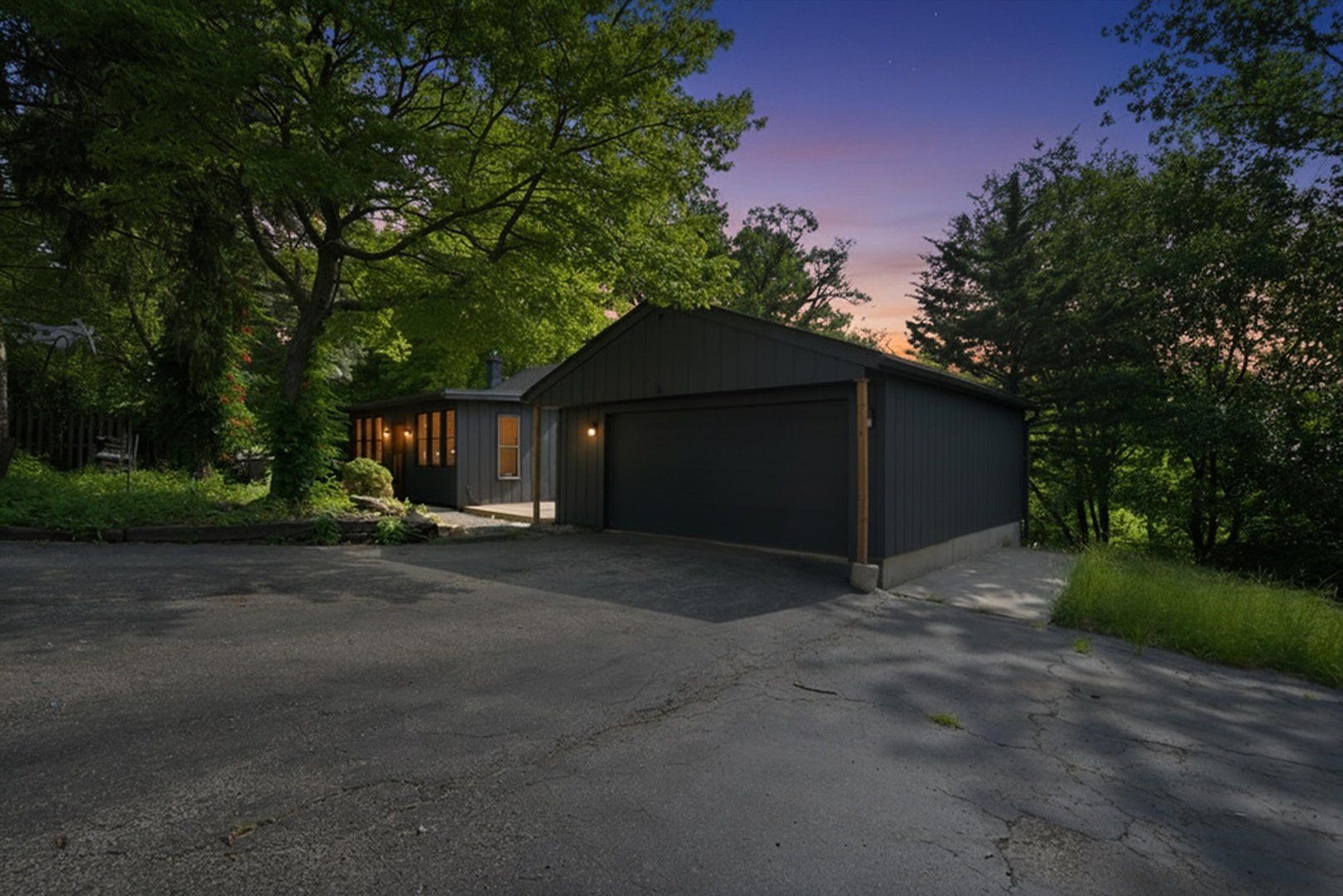 306 N Cresthill Avenue, Mchenry IL 60051