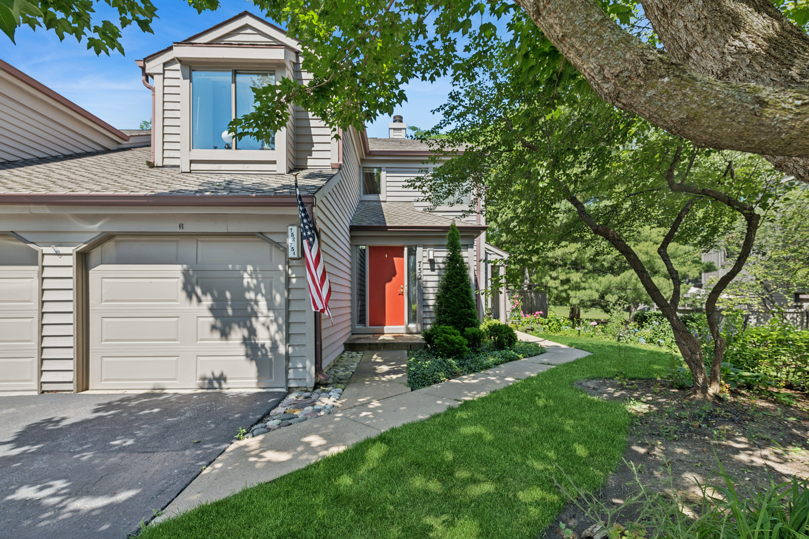 752 SHORELINE Road Unit 1077, Lake Barrington IL 60010