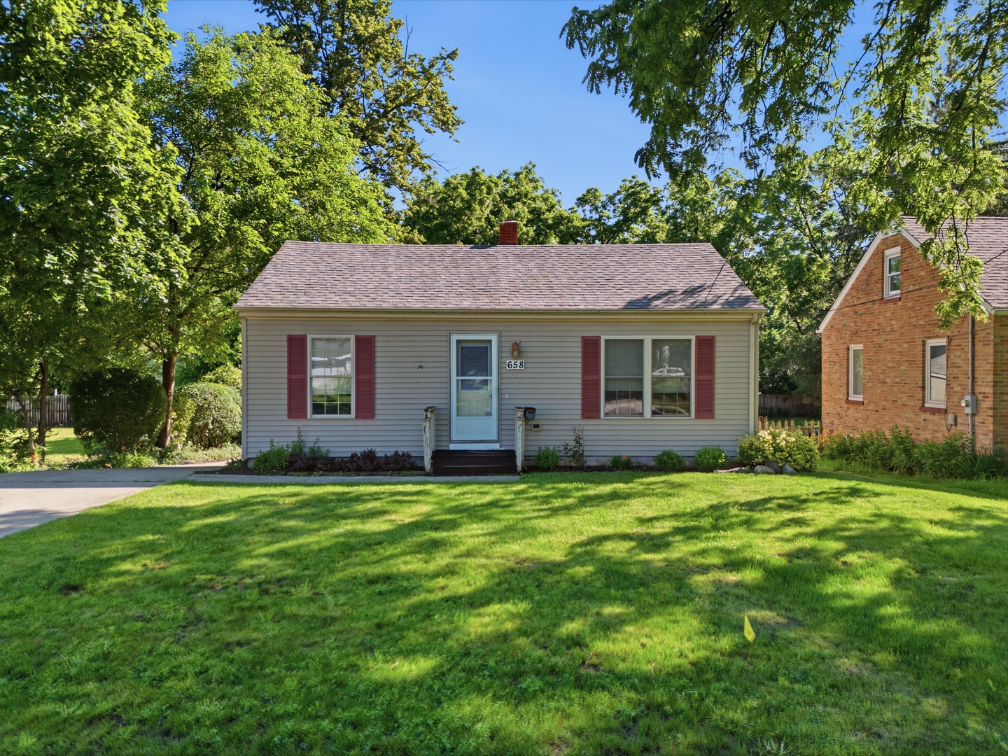 658 Pleasant Street, Woodstock IL 60098