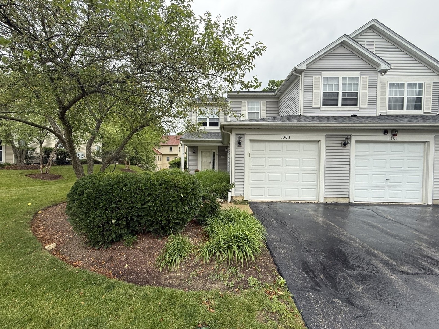 1303 Brookdale Drive Unit 1303, Carpentersville IL 60110