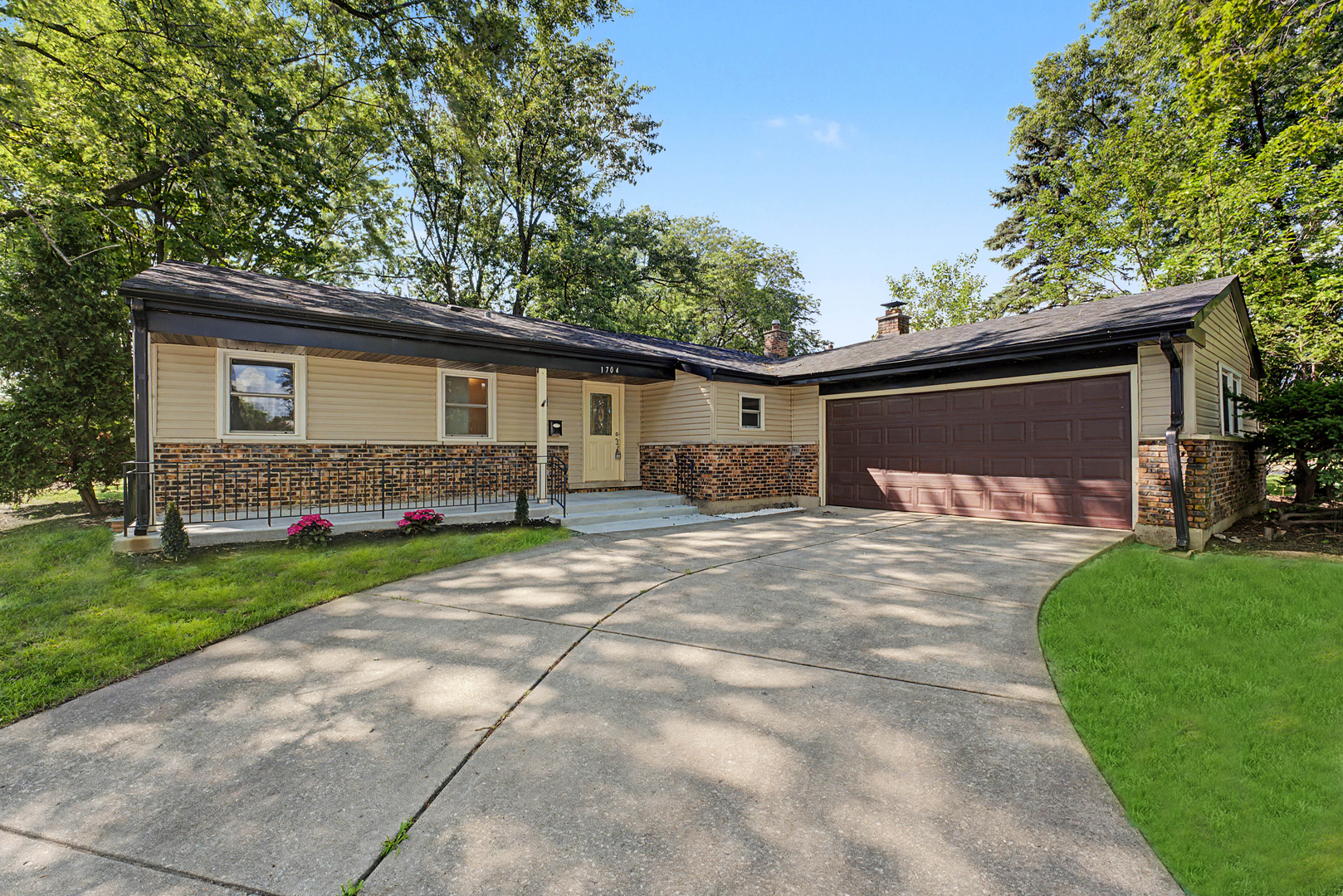 1704 S Highland Avenue, Arlington Heights IL 60005