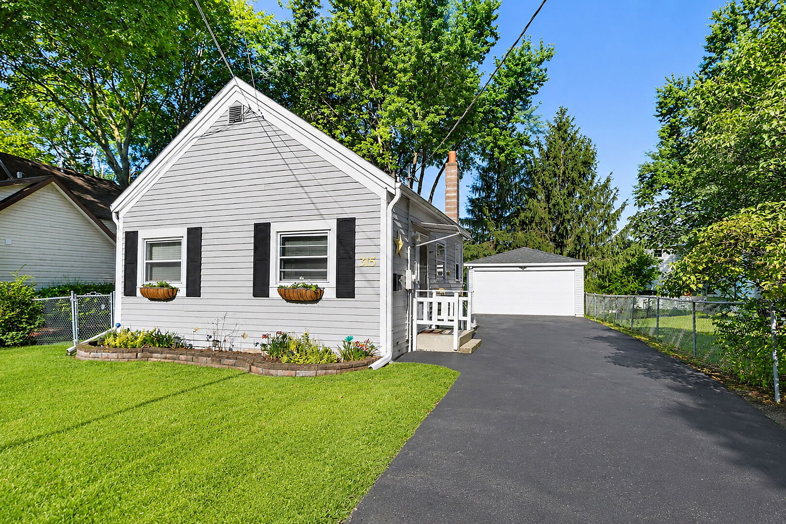 315 E 2nd Street, East Dundee IL 60118