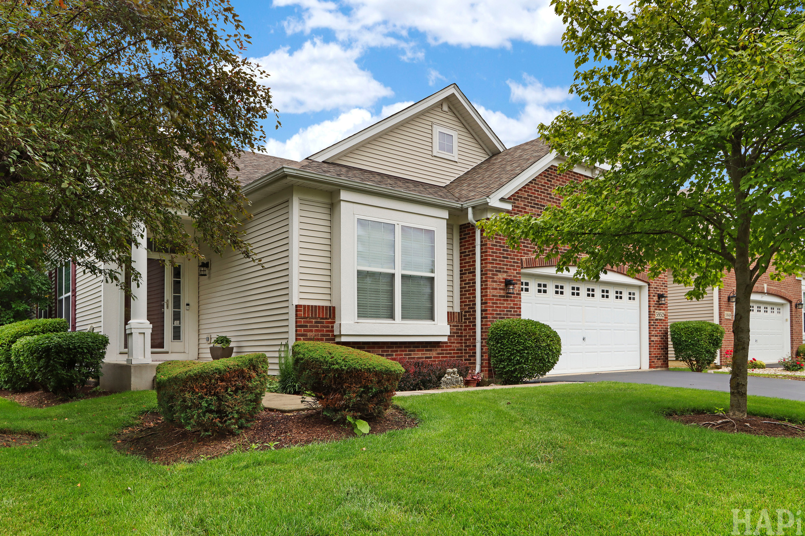 5952 Leeds Road, Hoffman Estates IL 60192