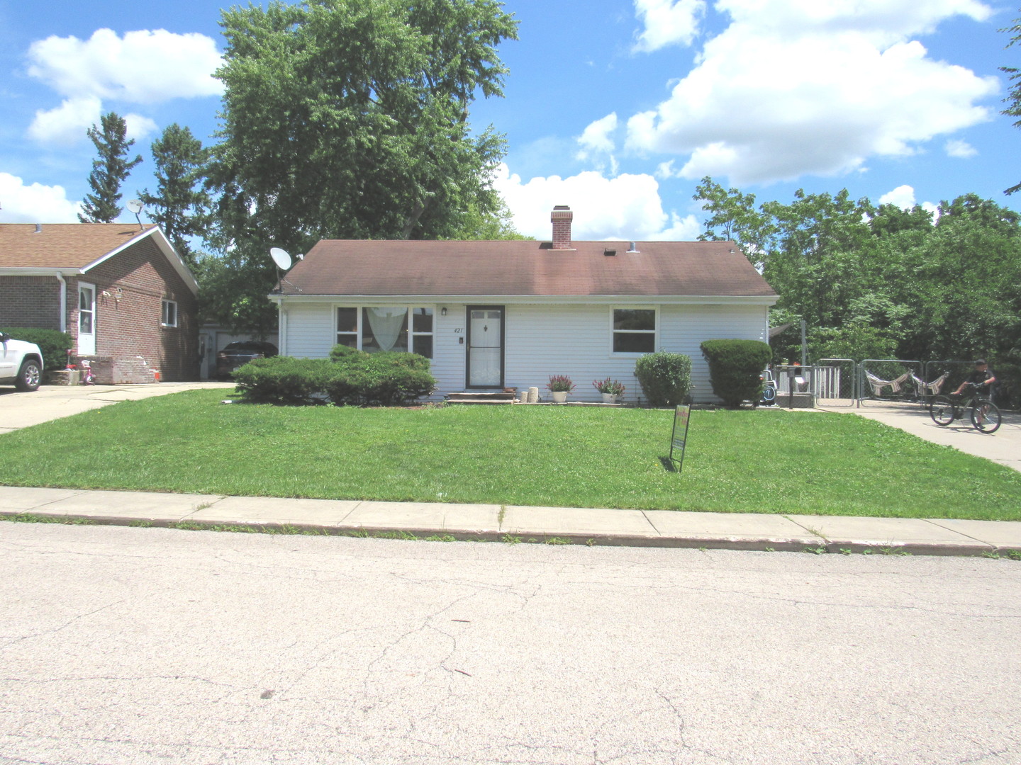 421 Hoover Drive, Carpentersville IL 60110