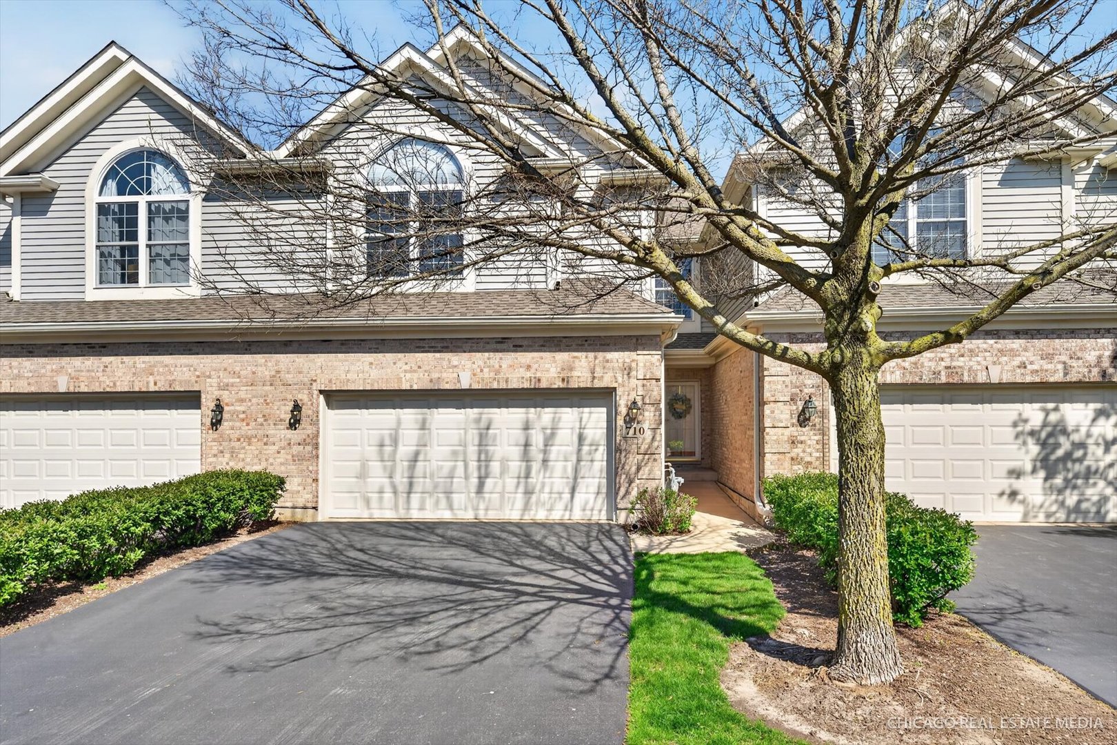 710 Juniper Lane, Lake In The Hills IL 60156