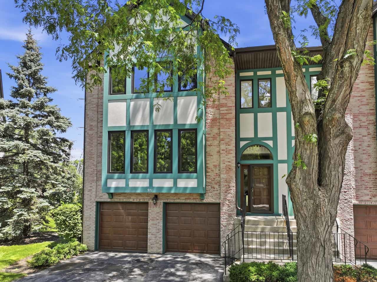971 W ESSEX Place, Arlington Heights IL 60004