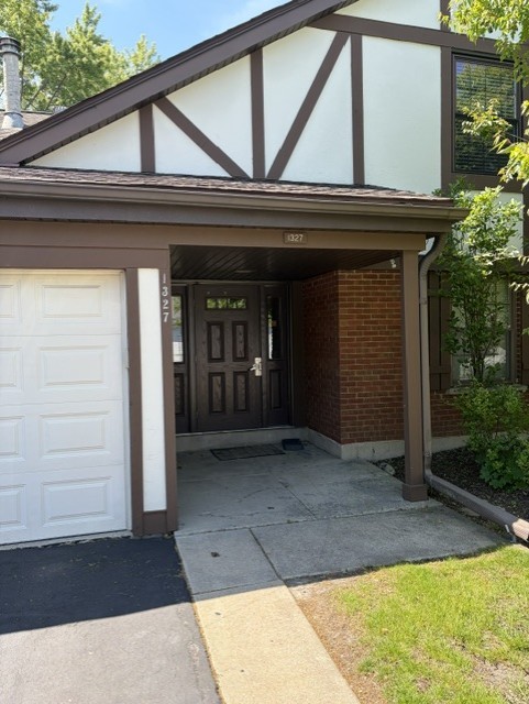1327 WILLIAMSBURG Drive Unit D2, Schaumburg IL 60193