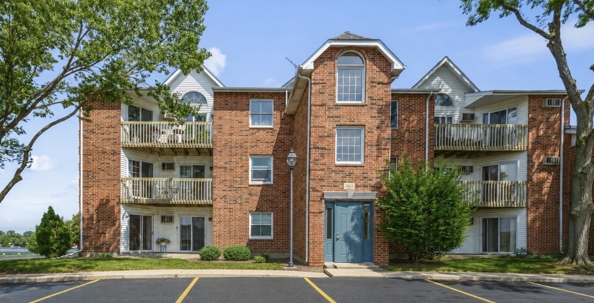 1362 Cunat Court Unit 1A, Lake In The Hills IL 60156