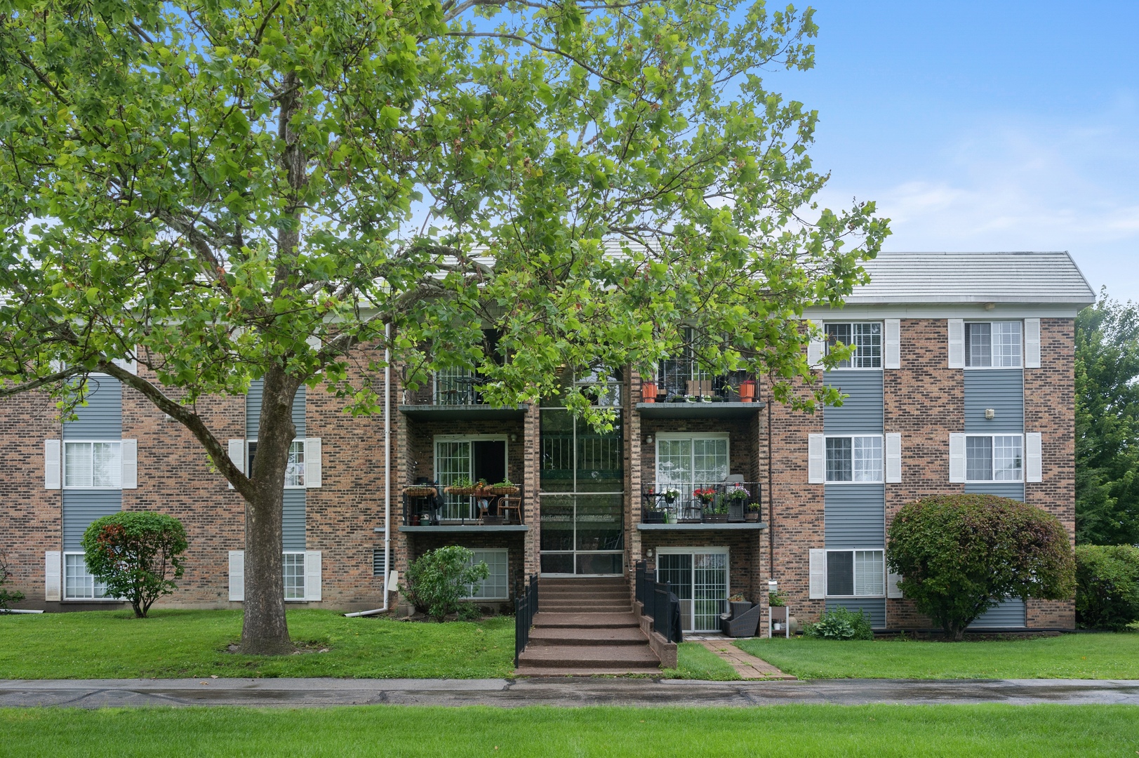 1627 N Windsor Drive Unit 305, Arlington Heights IL 60004