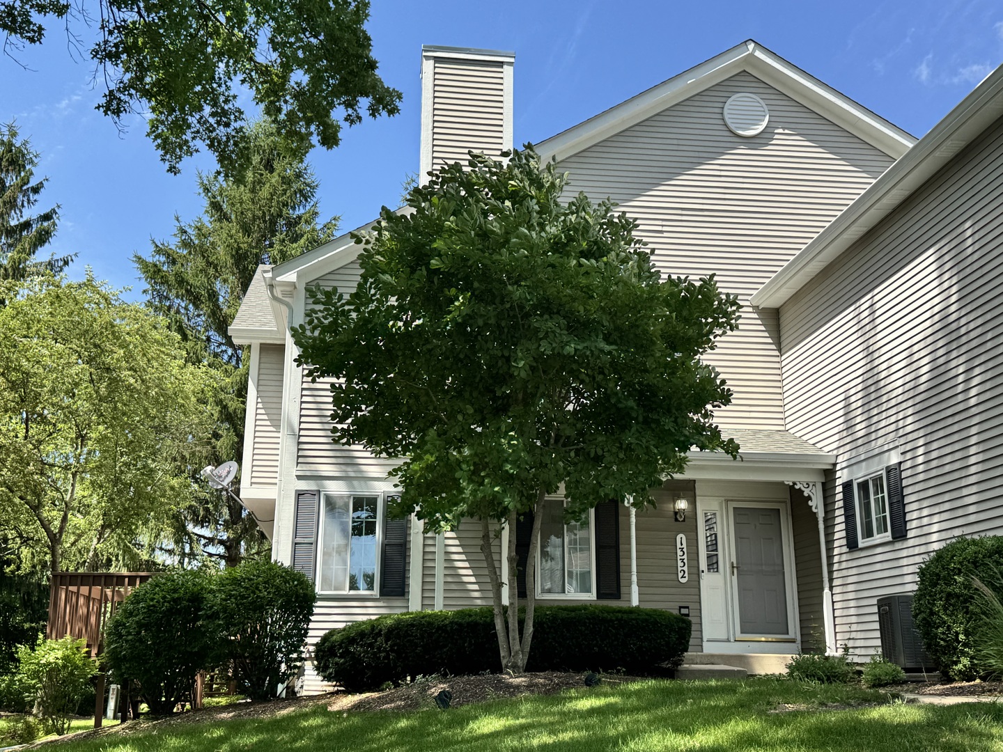 1332 Sandhurst Lane Unit A, South Elgin IL 60177