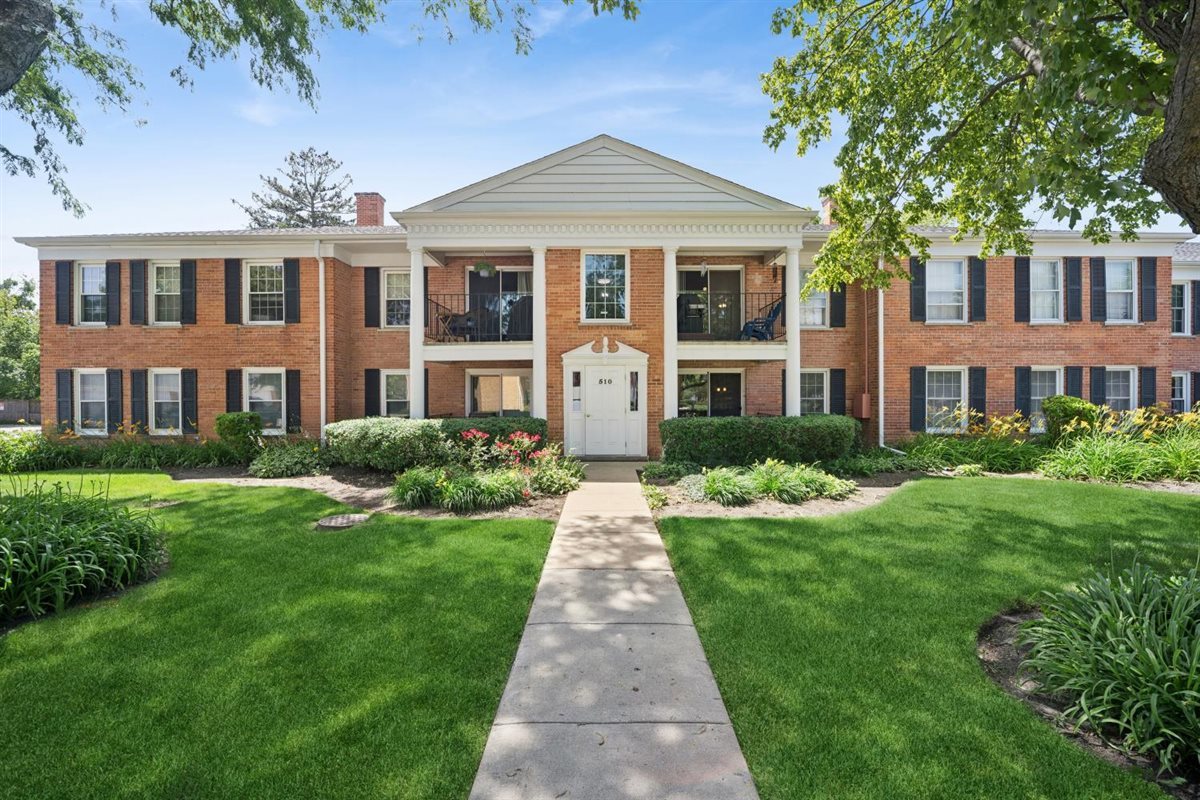 510 Shorely Drive Unit 103, Barrington IL 60010