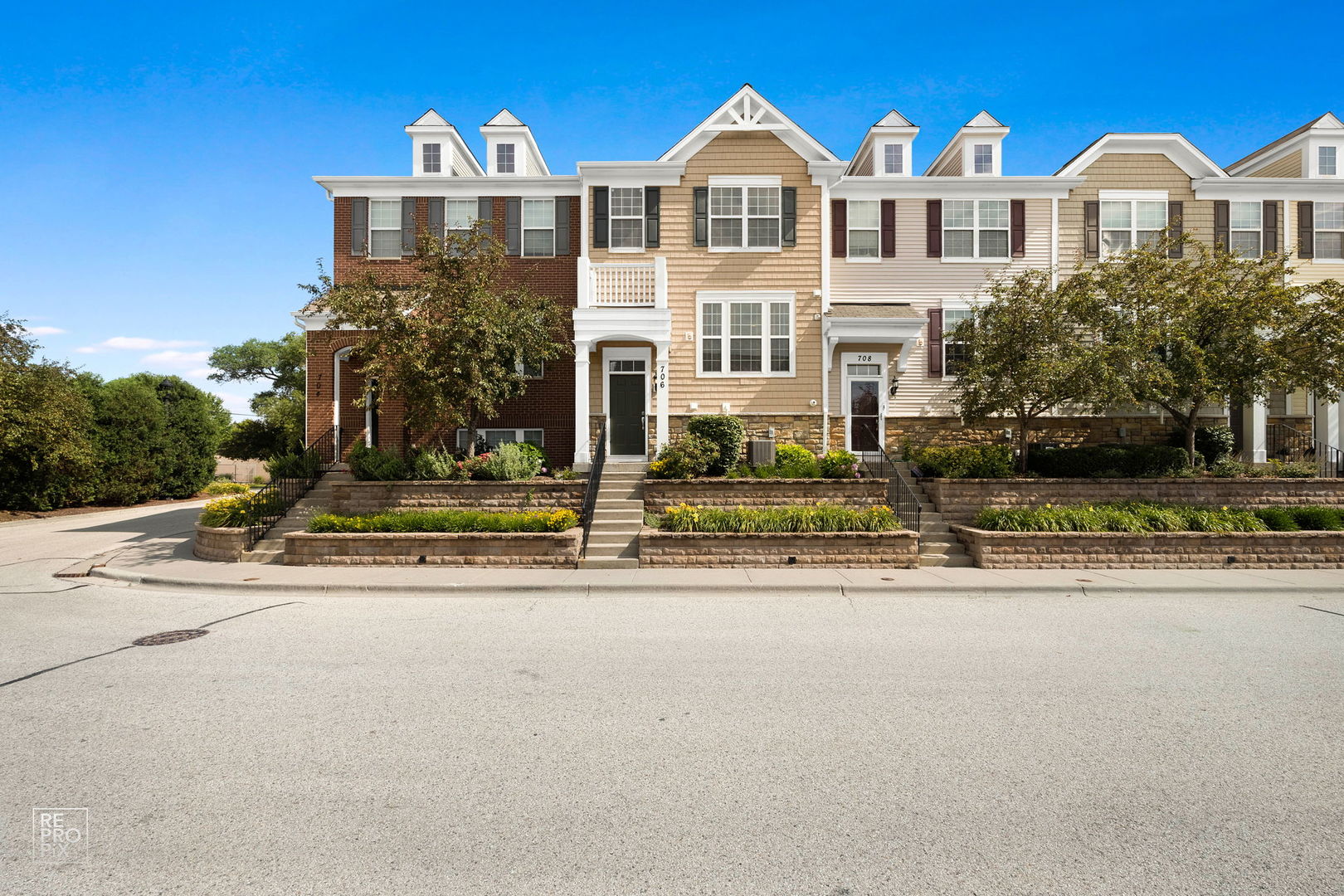 706 E Wing Street, Arlington Heights IL 60004