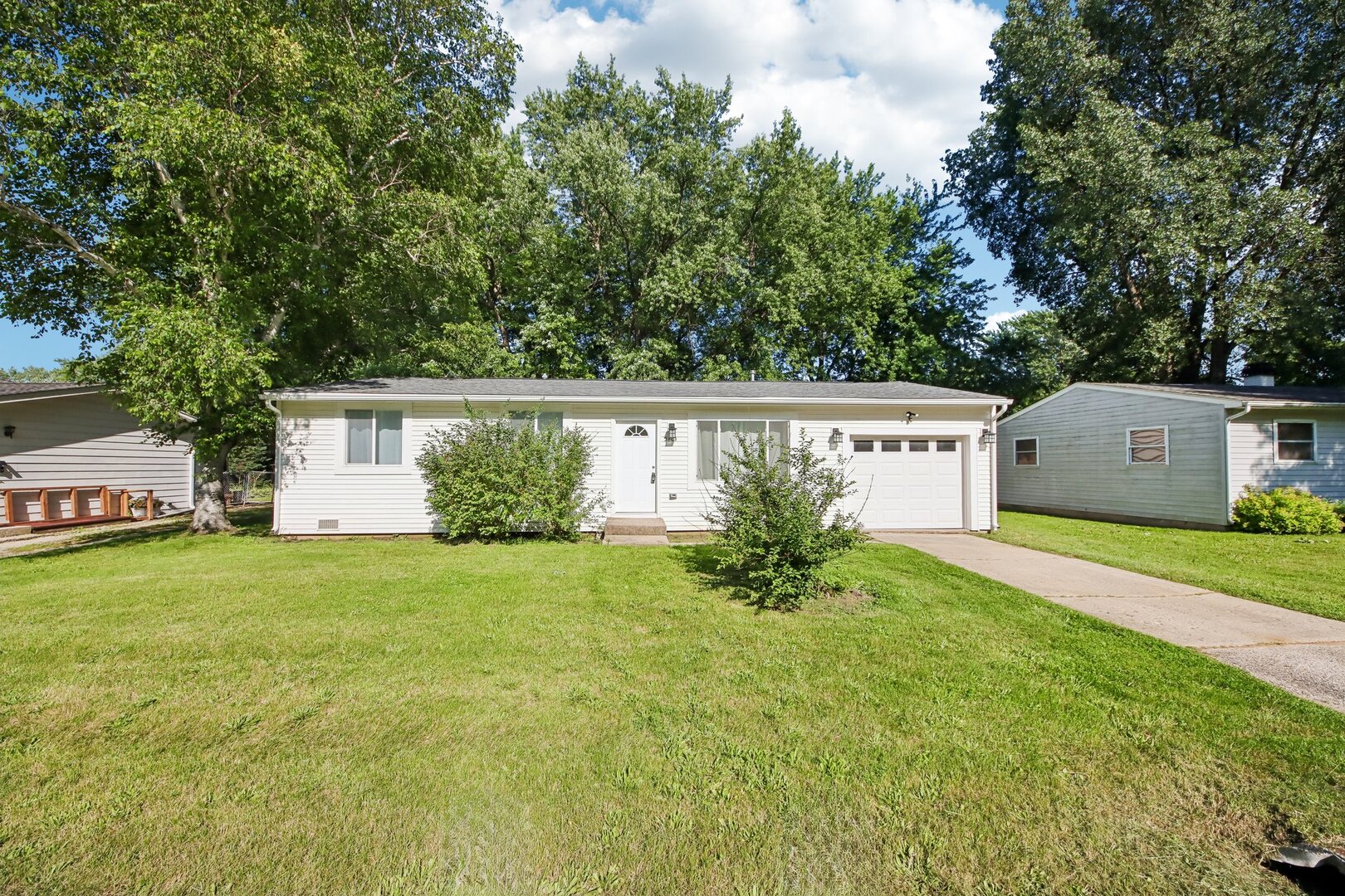 2804 Old Oak Drive, Mchenry IL 60050