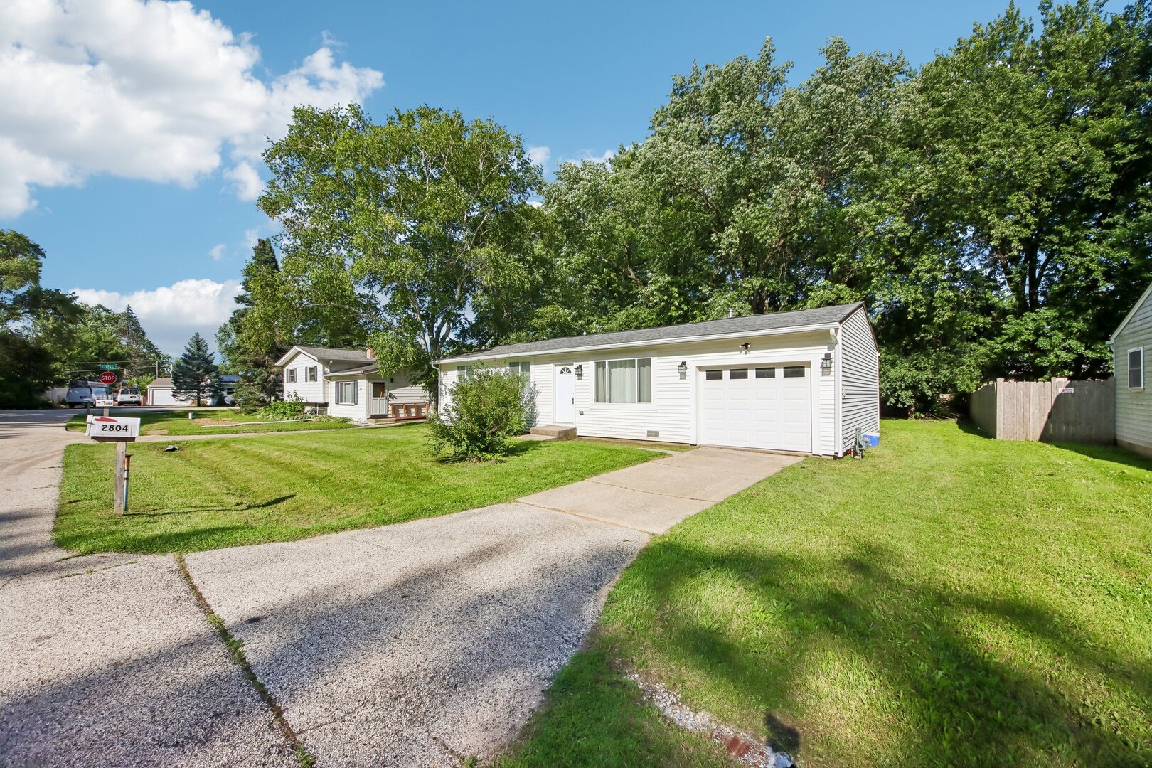 2804 Old Oak Drive, Mchenry IL 60050