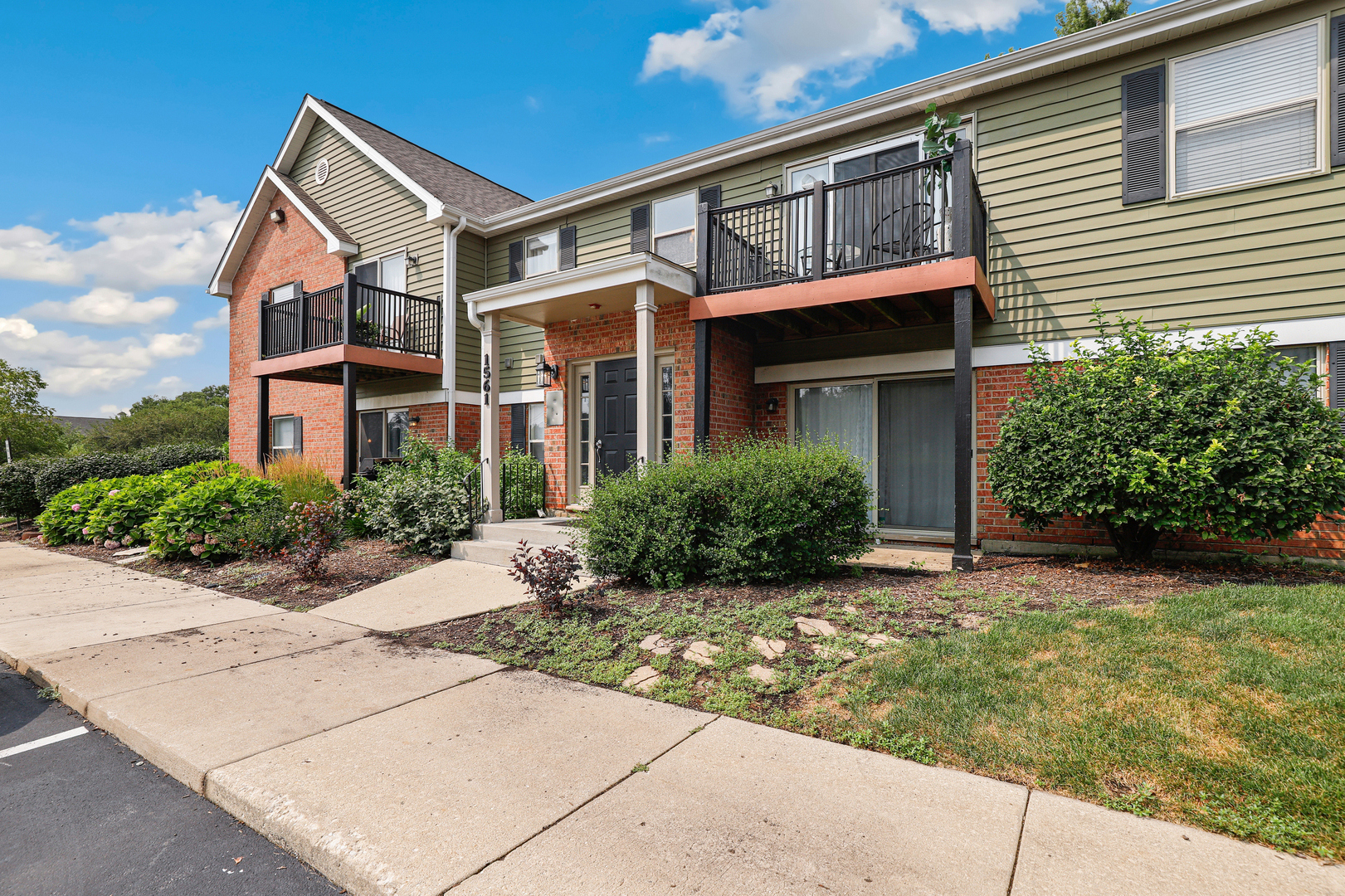 1561 Raymond Drive Unit 102, Naperville IL 60563