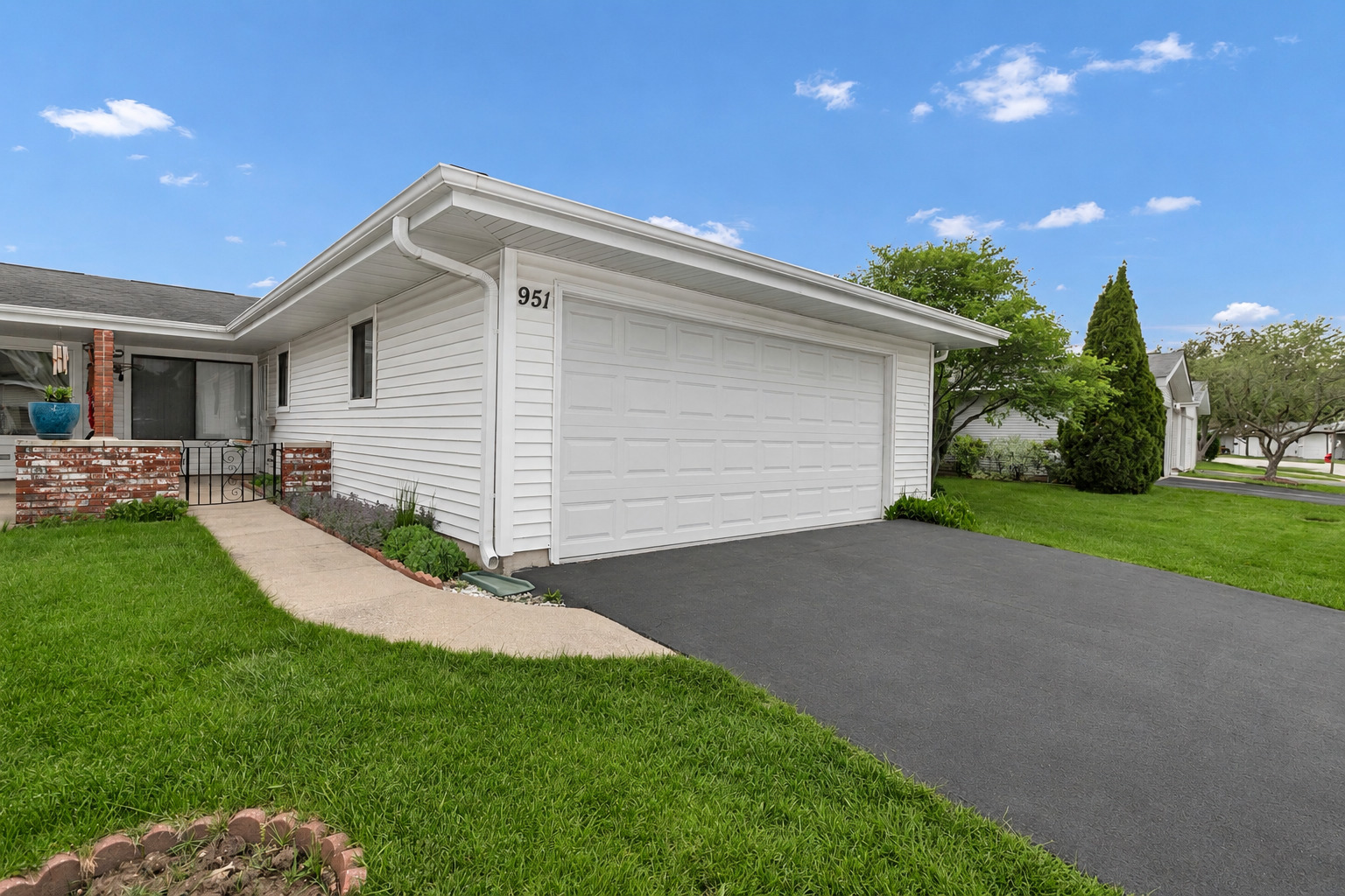951 Chelsea Lane, Schaumburg IL 60193