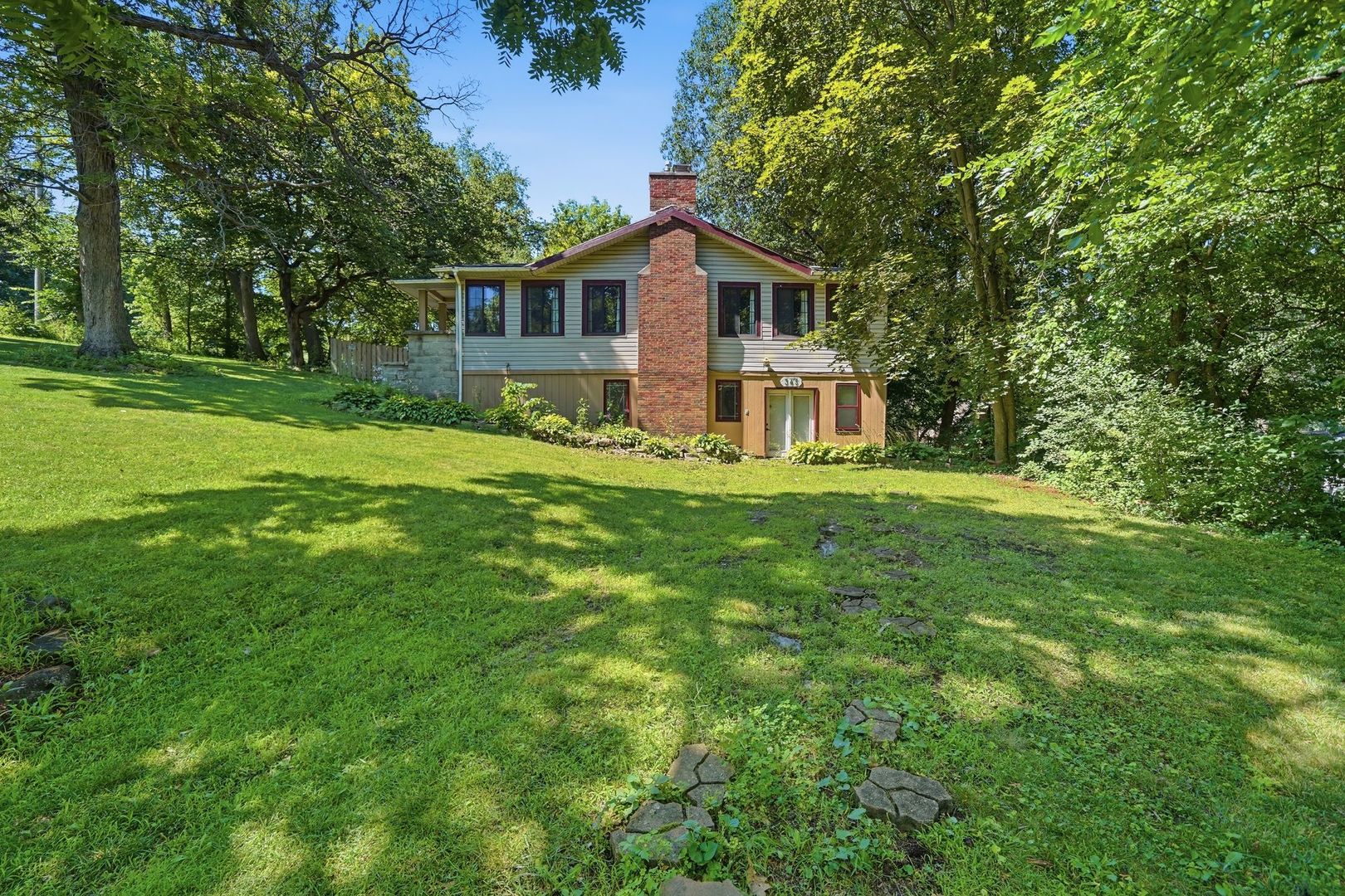 345 Moody Court, South Elgin IL 60177
