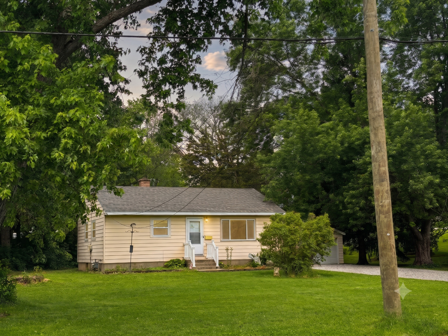111 Meadow Avenue, Woodstock IL 60098