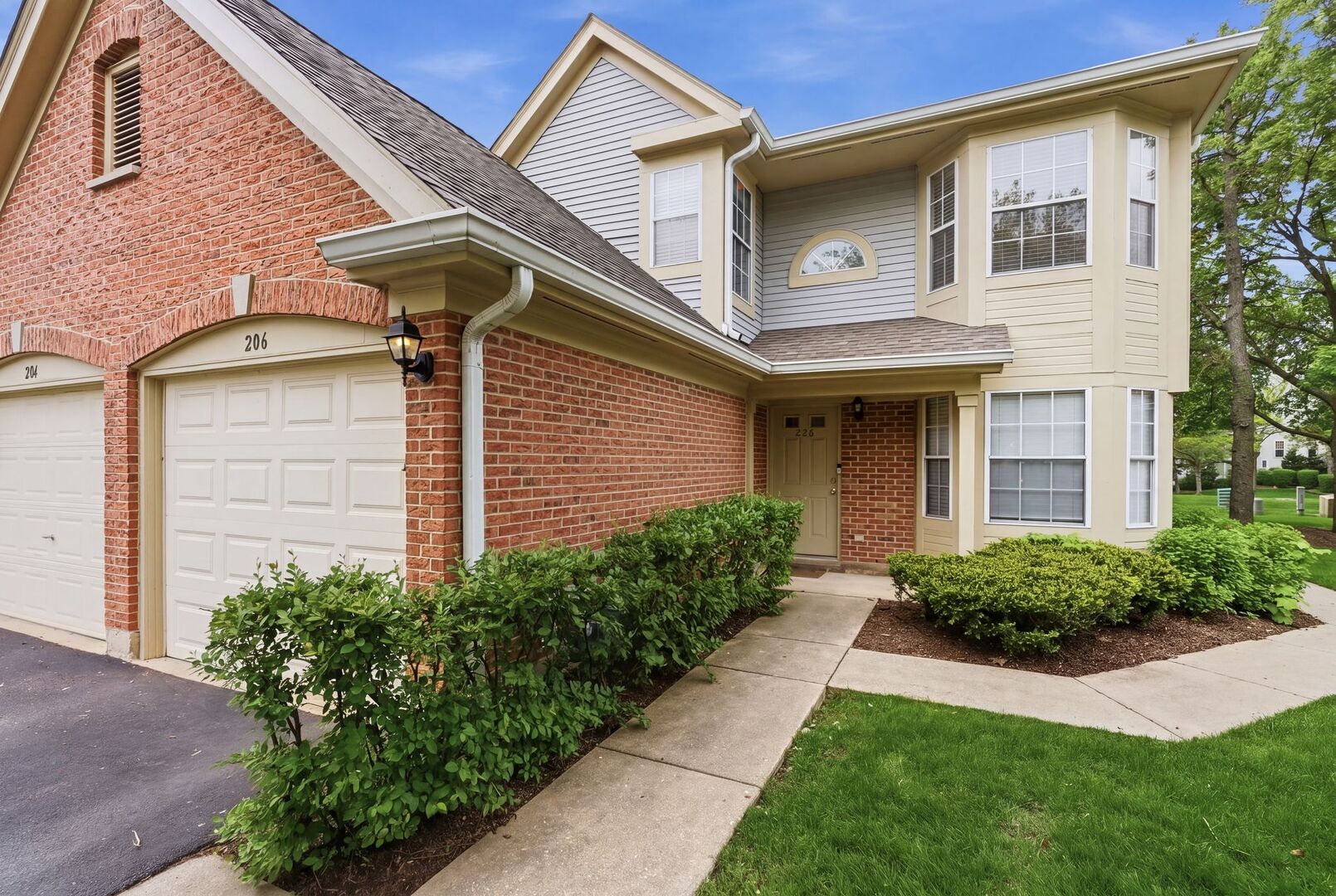 206 Glasgow Lane Unit B206, Schaumburg IL 60194