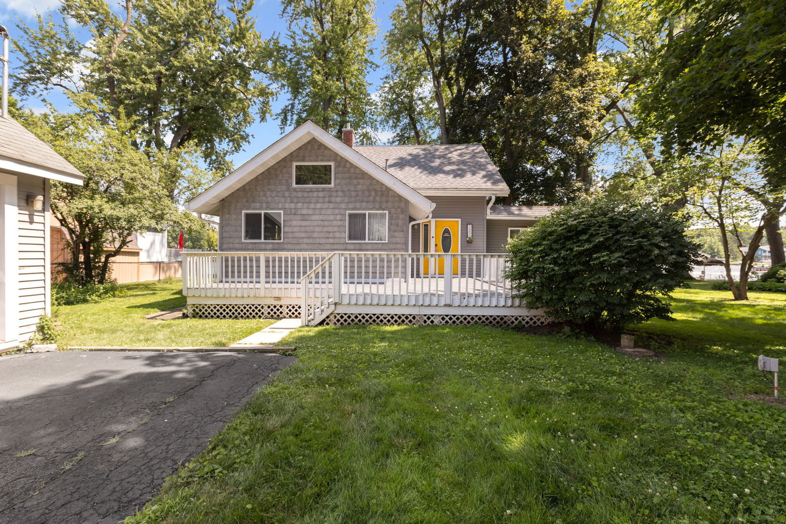 1501 Sunnyside Beach Drive, Mchenry IL 60051