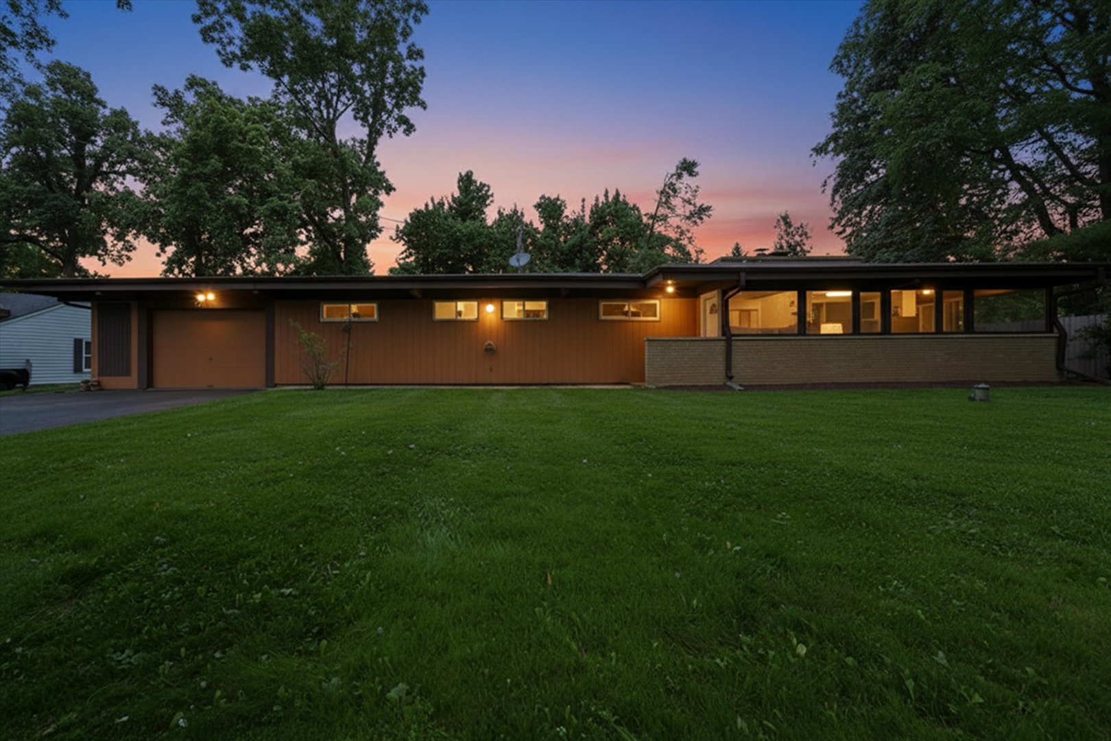 1460 Eagle Road, Elgin IL 60123