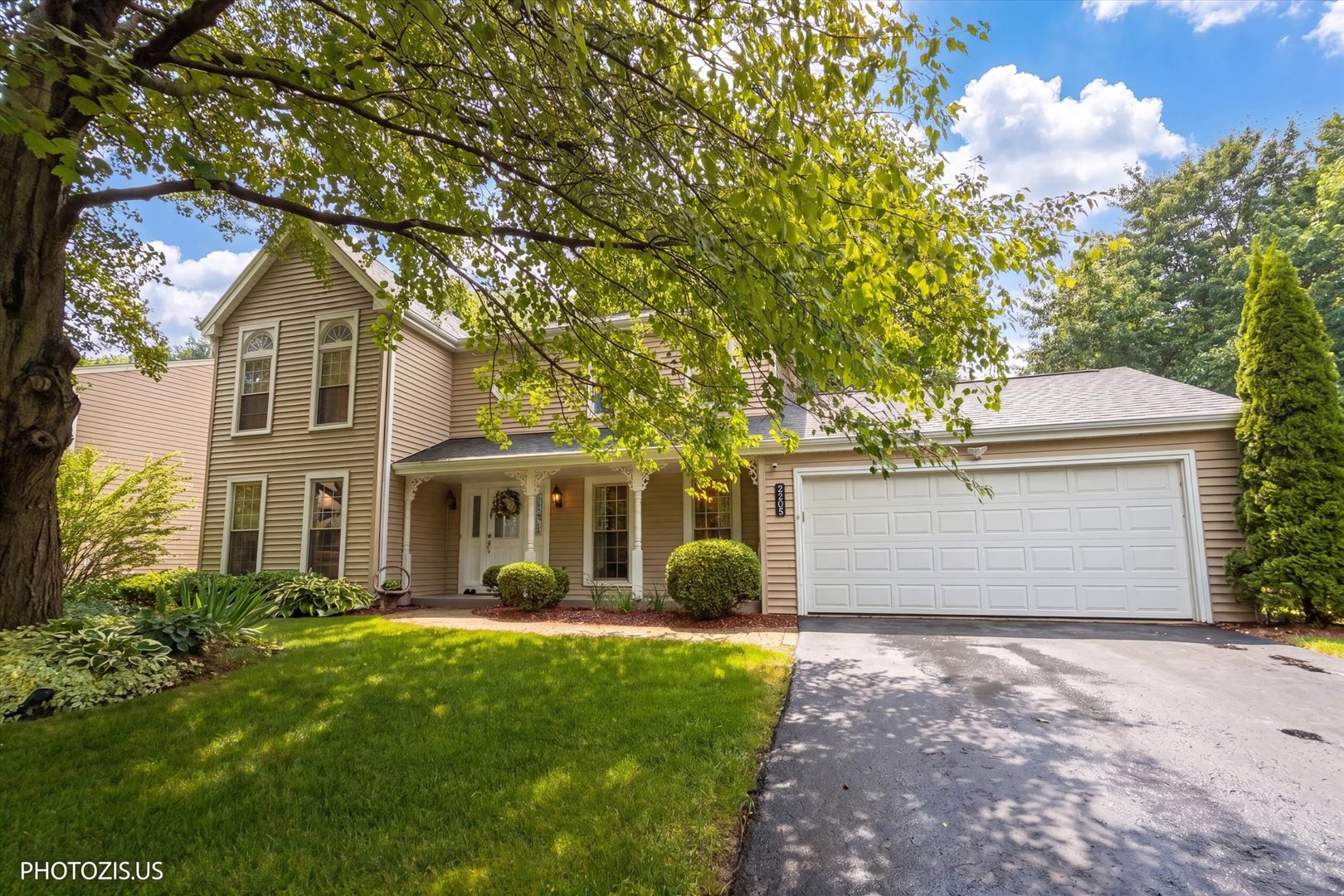 2205 Riverlea Circle, Naperville IL 60565