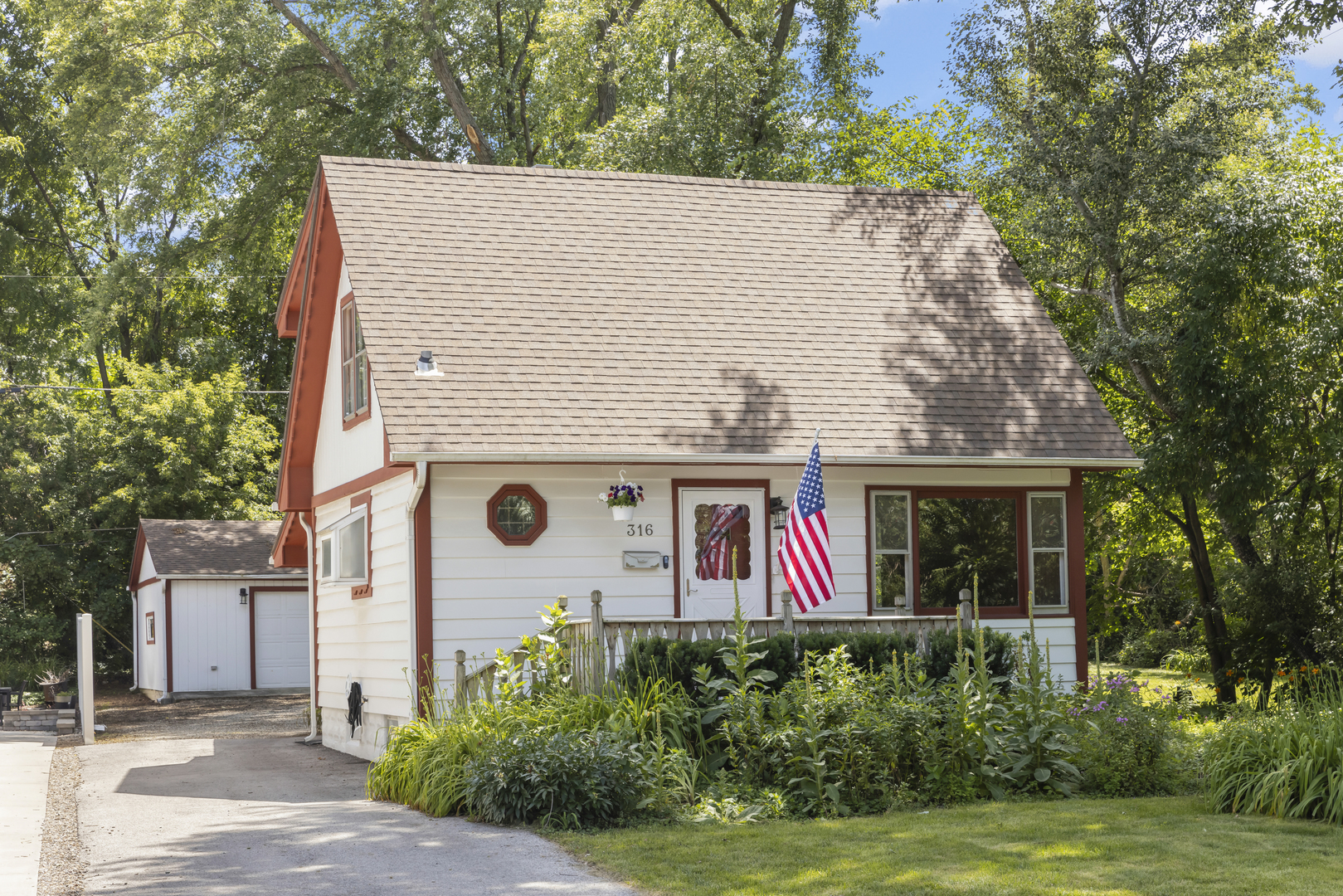 316 W 5th Avenue, Naperville IL 60563