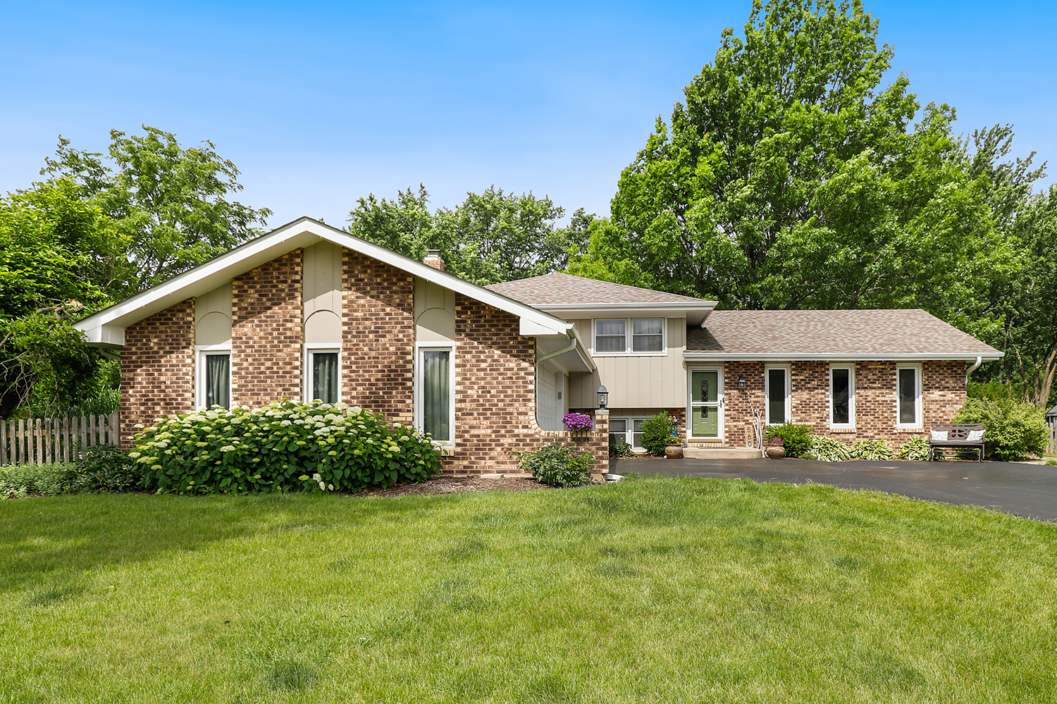 11S560 Whittington Lane, Naperville IL 60564