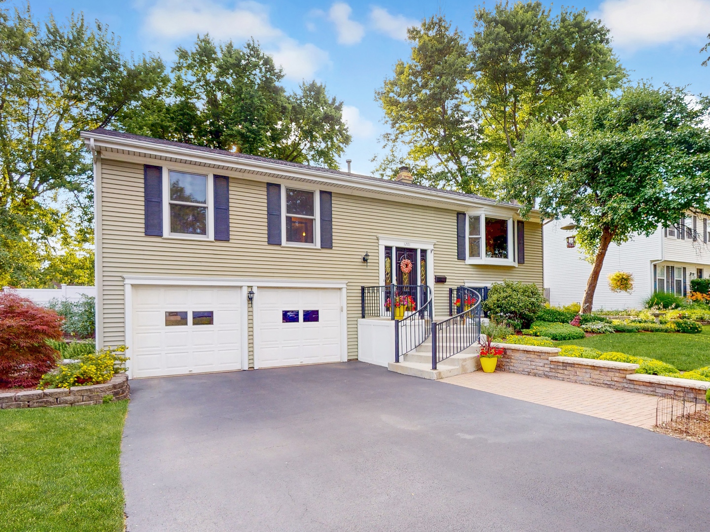 1201 S 10th Street, St. Charles IL 60174