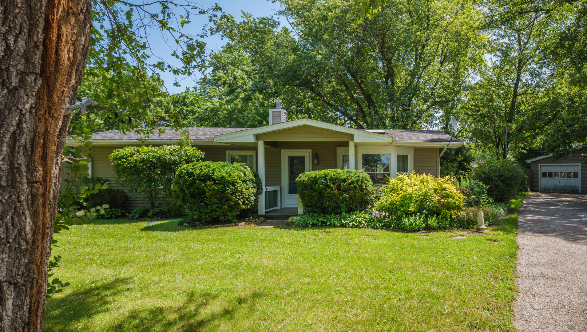 2108 Holly Court, Mchenry IL 60051