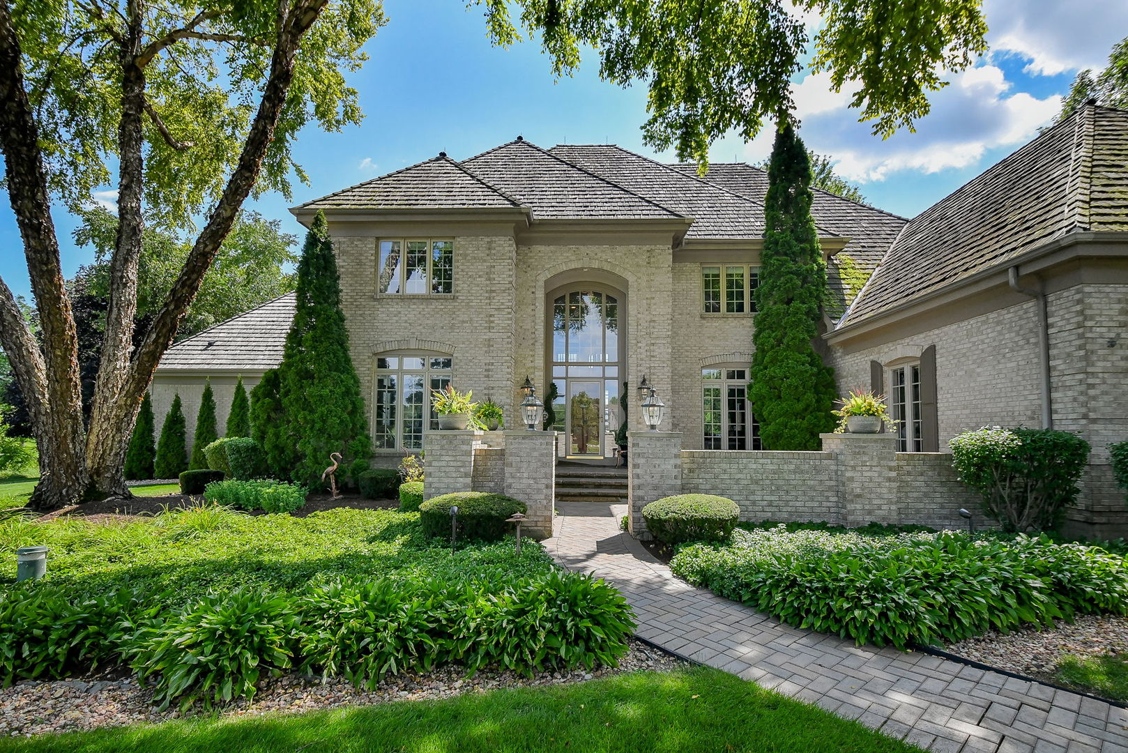38W601 CLUBHOUSE Drive, St. Charles IL 60175