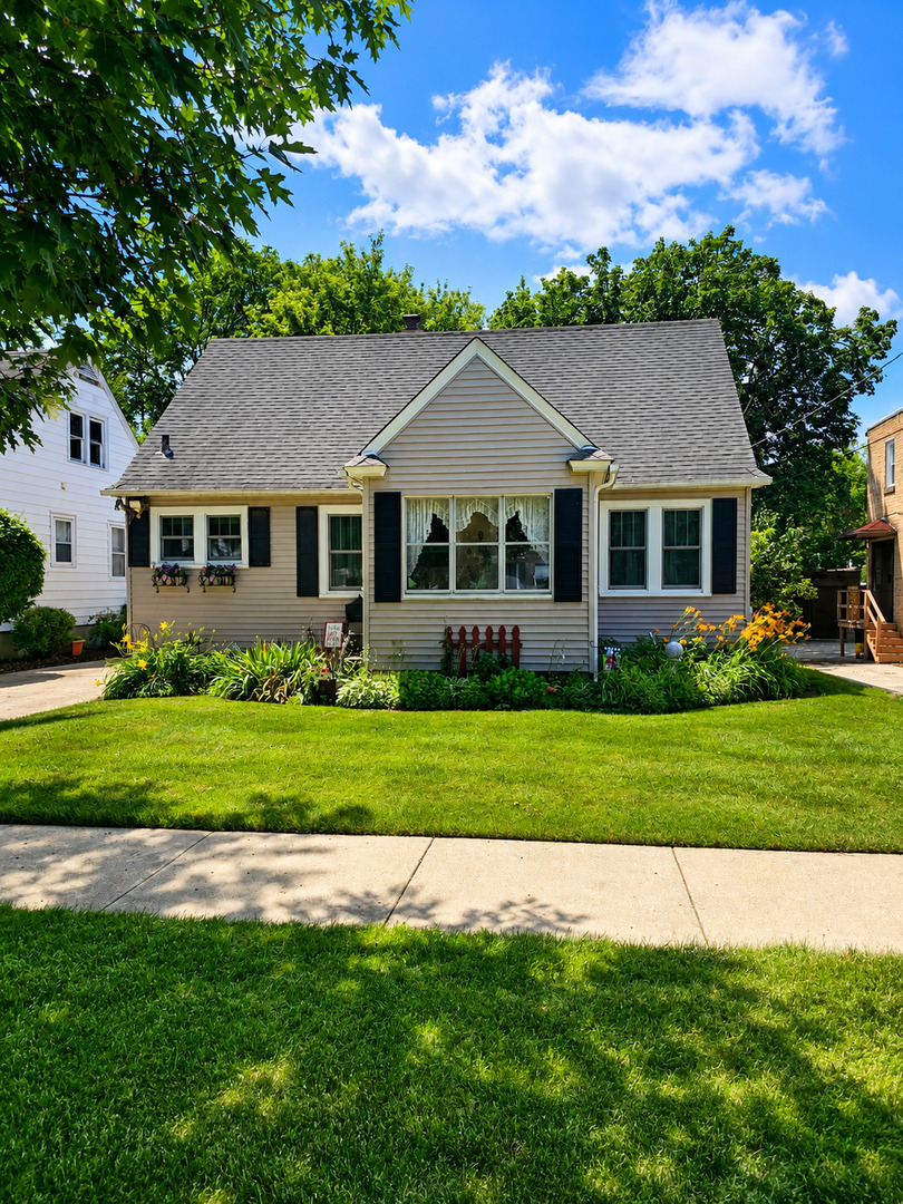 621 Lincoln Avenue, Elgin IL 60120