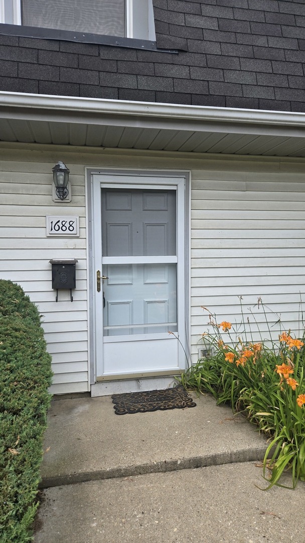 1688 Queensbury Circle Unit 0, Hoffman Estates IL 60169