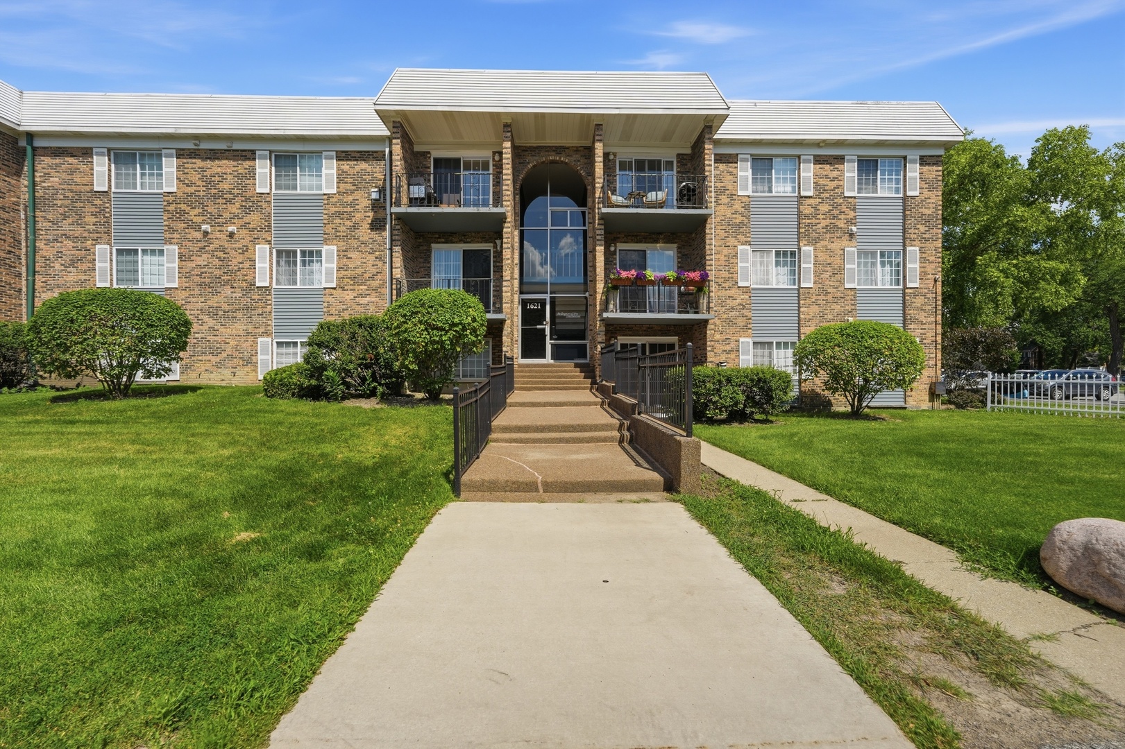 1621 N Windsor Drive Unit 215, Arlington Heights IL 60004