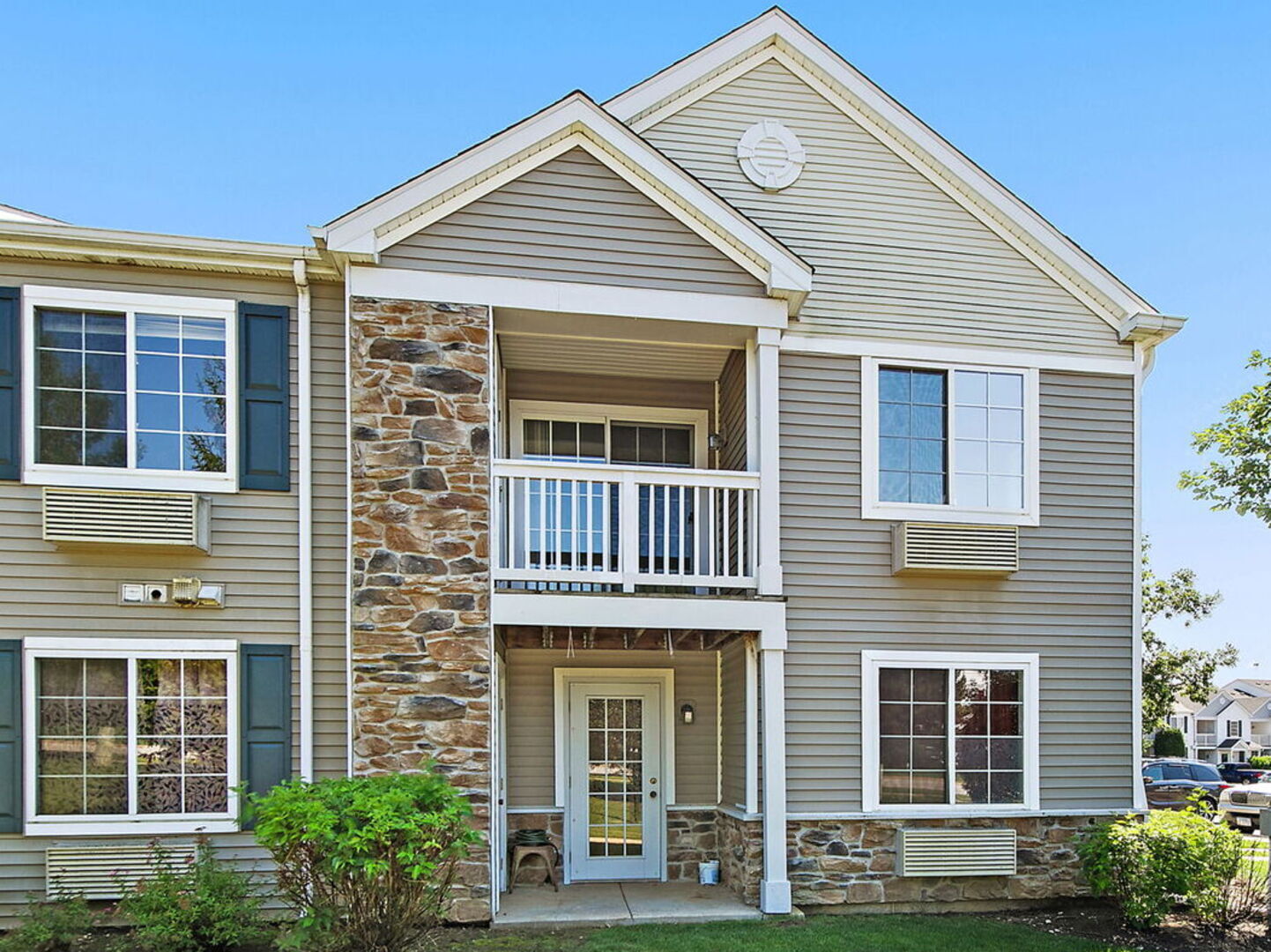 131 Silverstone Drive Unit 4, Carpentersville IL 60110