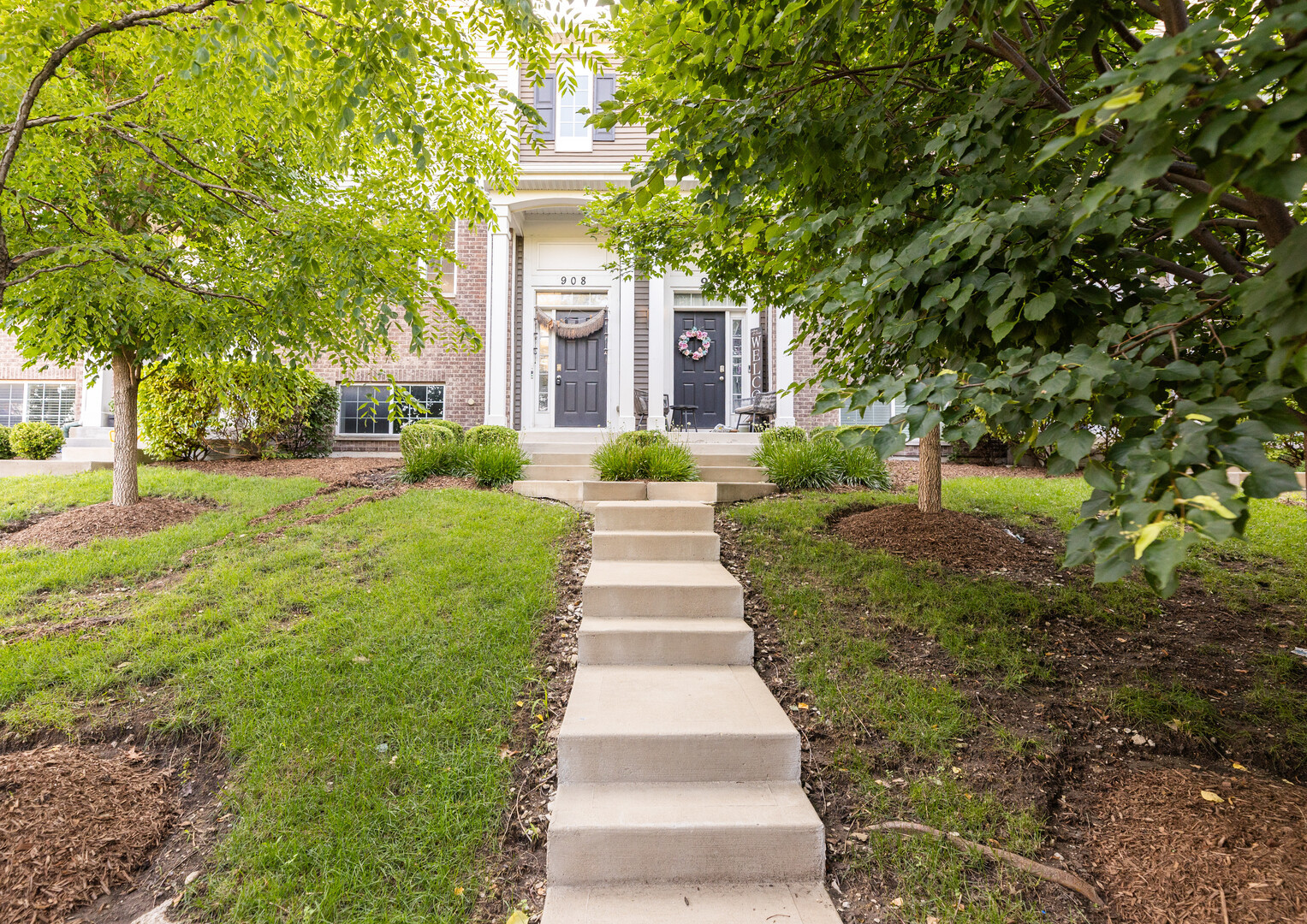 908 Bradford Drive, Naperville IL 60563