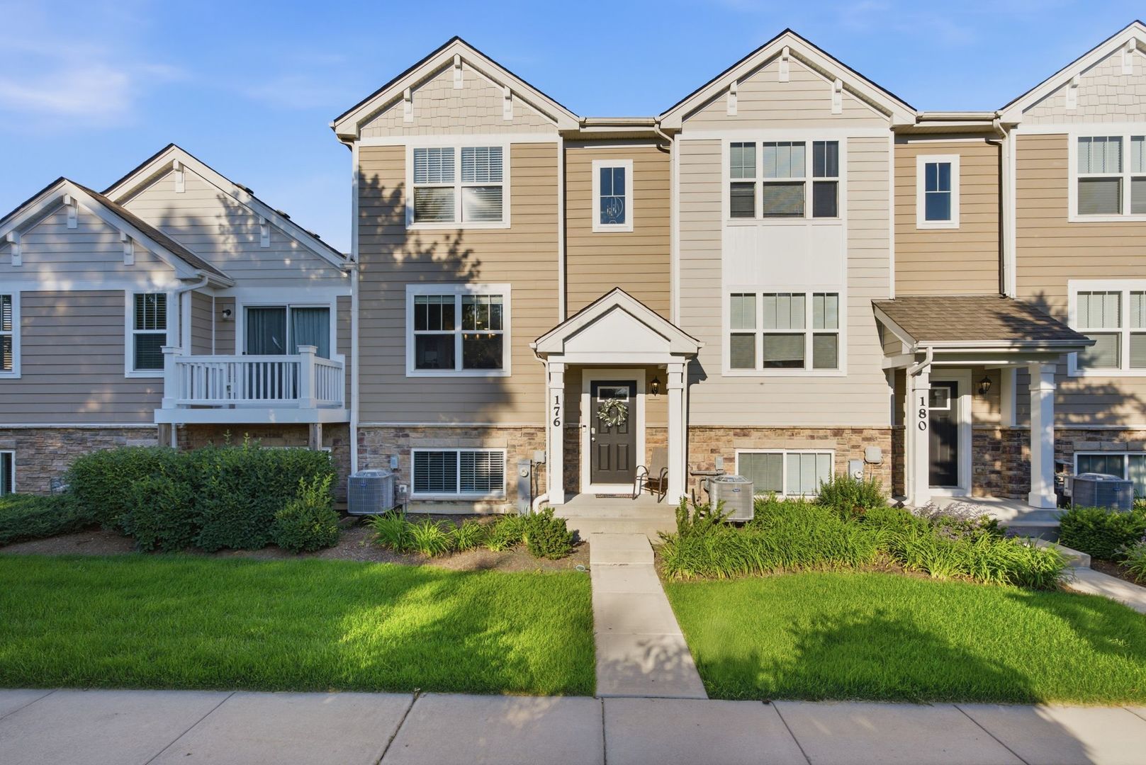 176 Goldenrod Drive, Elgin IL 60124