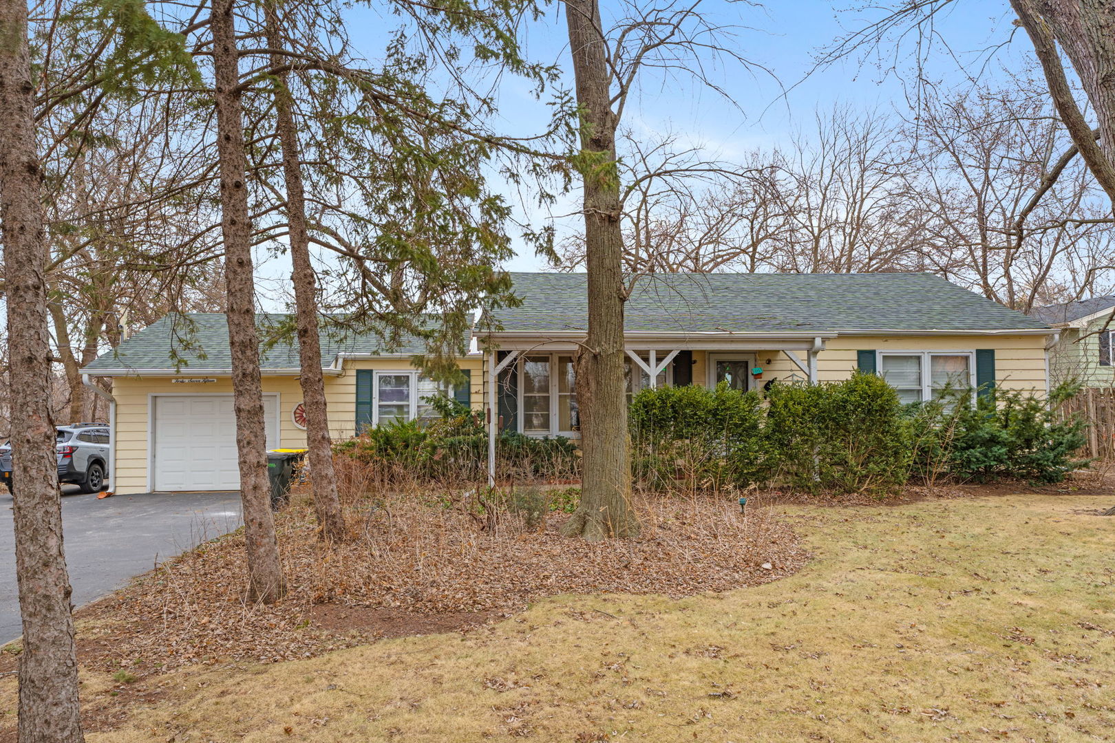 4715 W Crystal Lake Road, Mchenry IL 60050