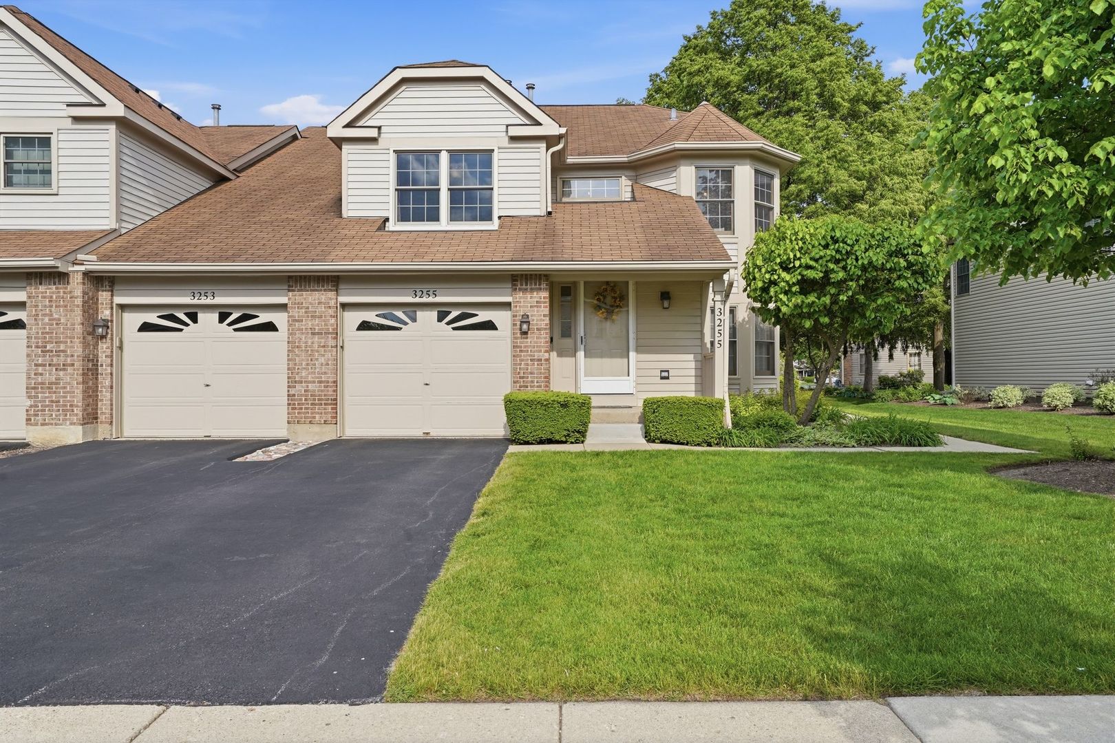 3255 N Daniels Court, Arlington Heights IL 60004